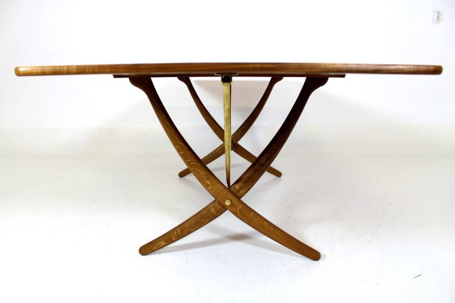 Brass AT-304 Scandinavian Vintage Hans J Wegner Sabre-Leg Dining Table in Teak, Oak For Sale