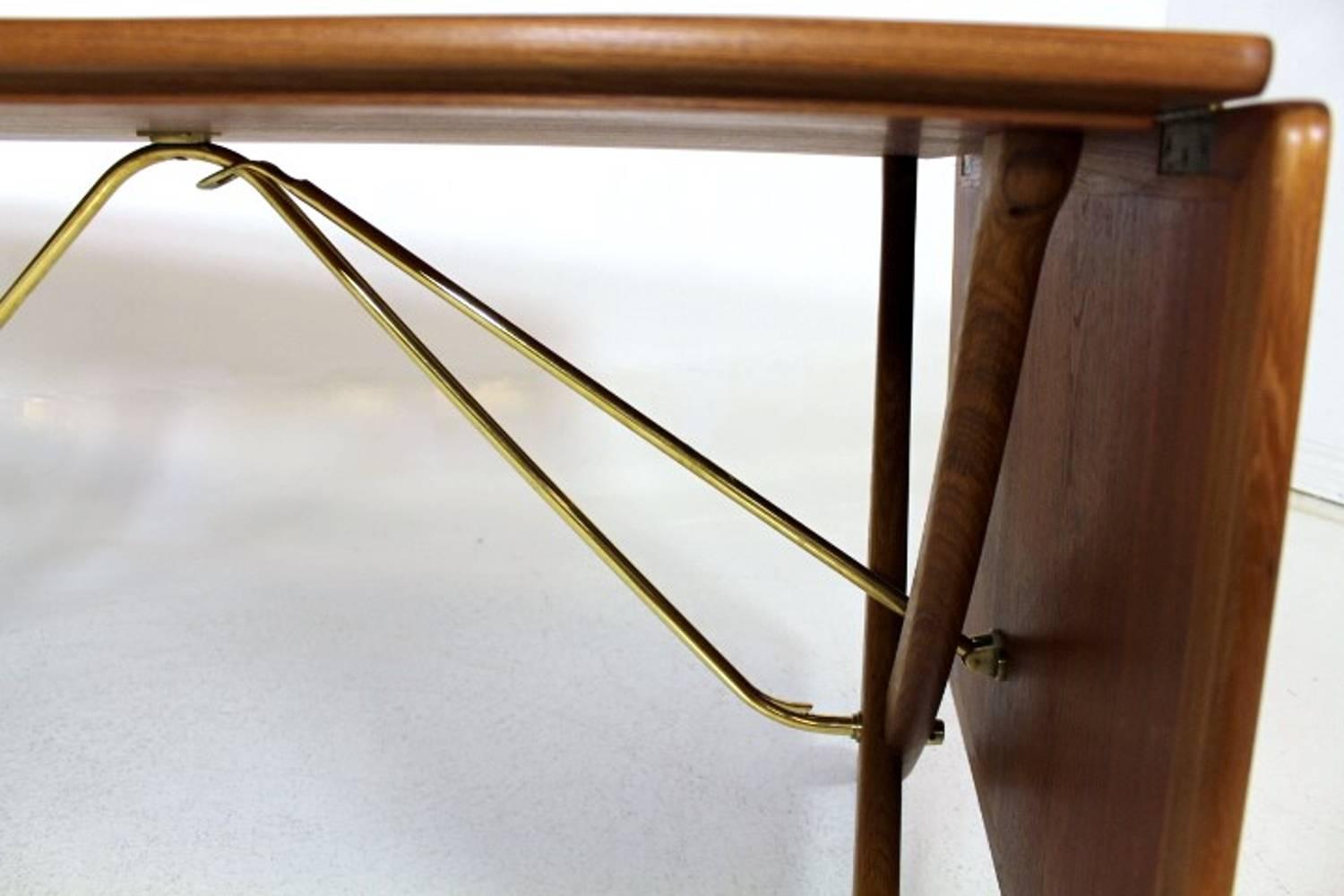 AT-304 Scandinavian Vintage Hans J Wegner Sabre-Leg Dining Table in Teak, Oak For Sale 1