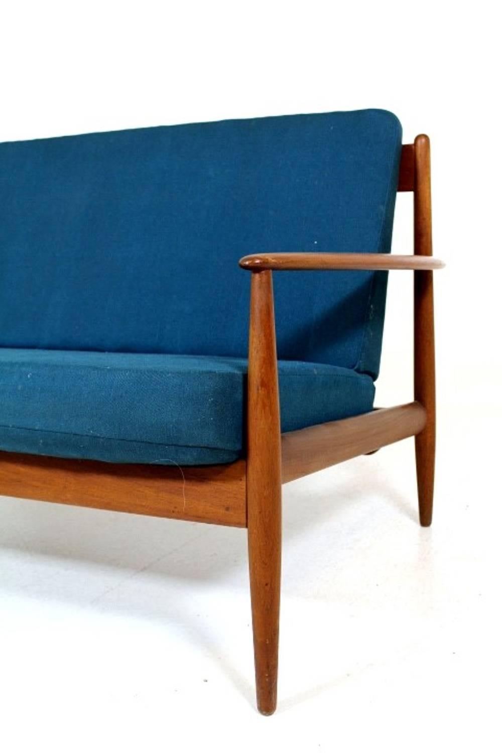 Vintage Teak Framed Two-Seat Sofa Designed by Grete Jalk for France & Daverkosen In Good Condition In Helsingborg, SE