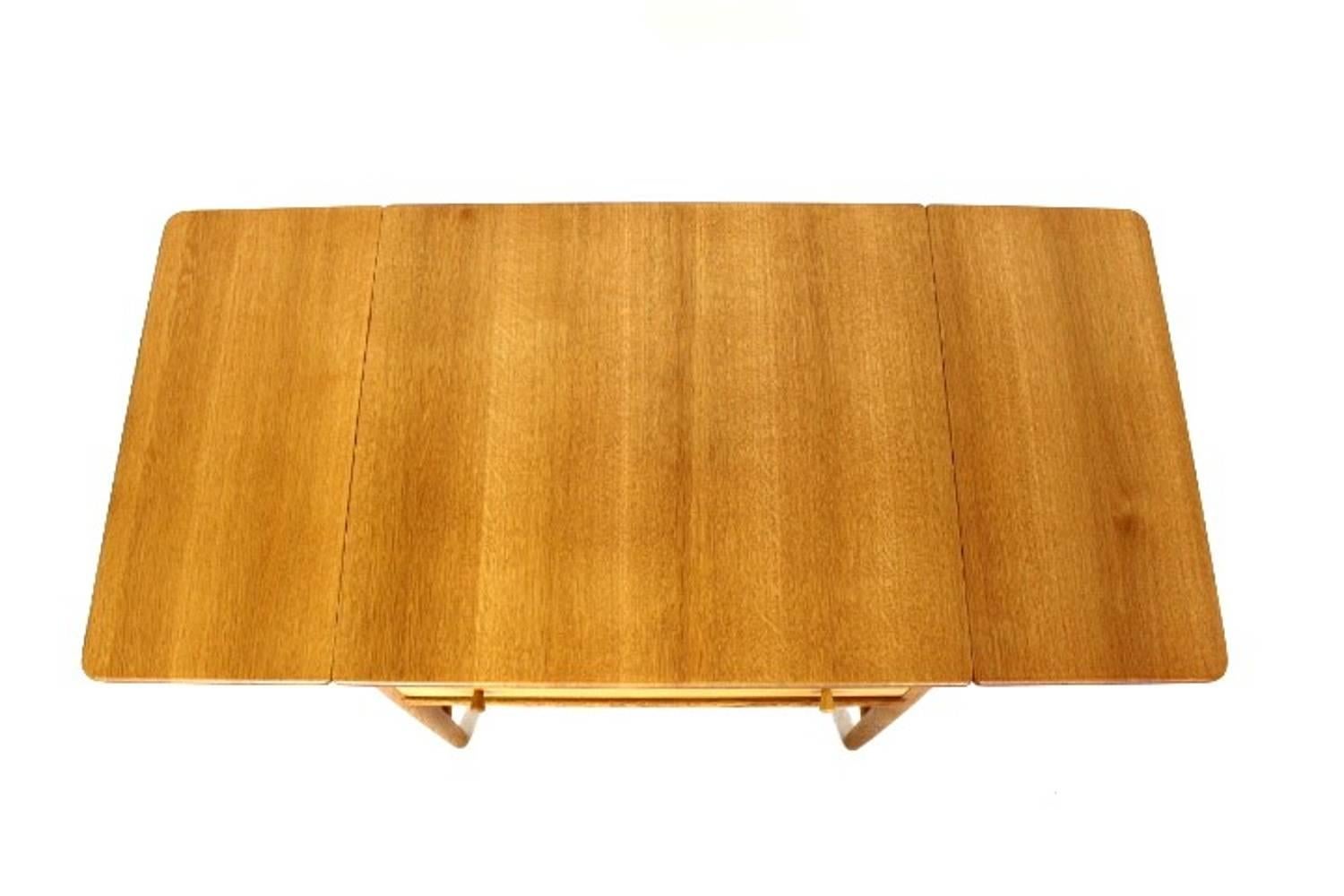 Scandinavian Modern Sewing Table in Solid Oak by Hans J. Wegner, 1959 for Andreas Tuck, Model AT-33