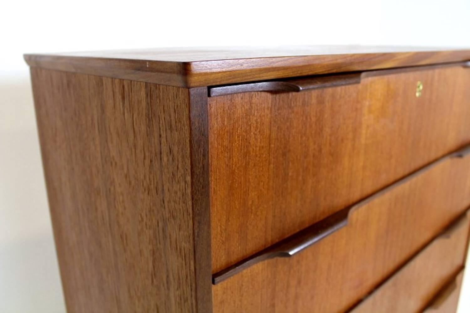 Scandinavian modern Six Drawers Tallboy Made in Teak in the 1960s In Good Condition In Helsingborg, SE