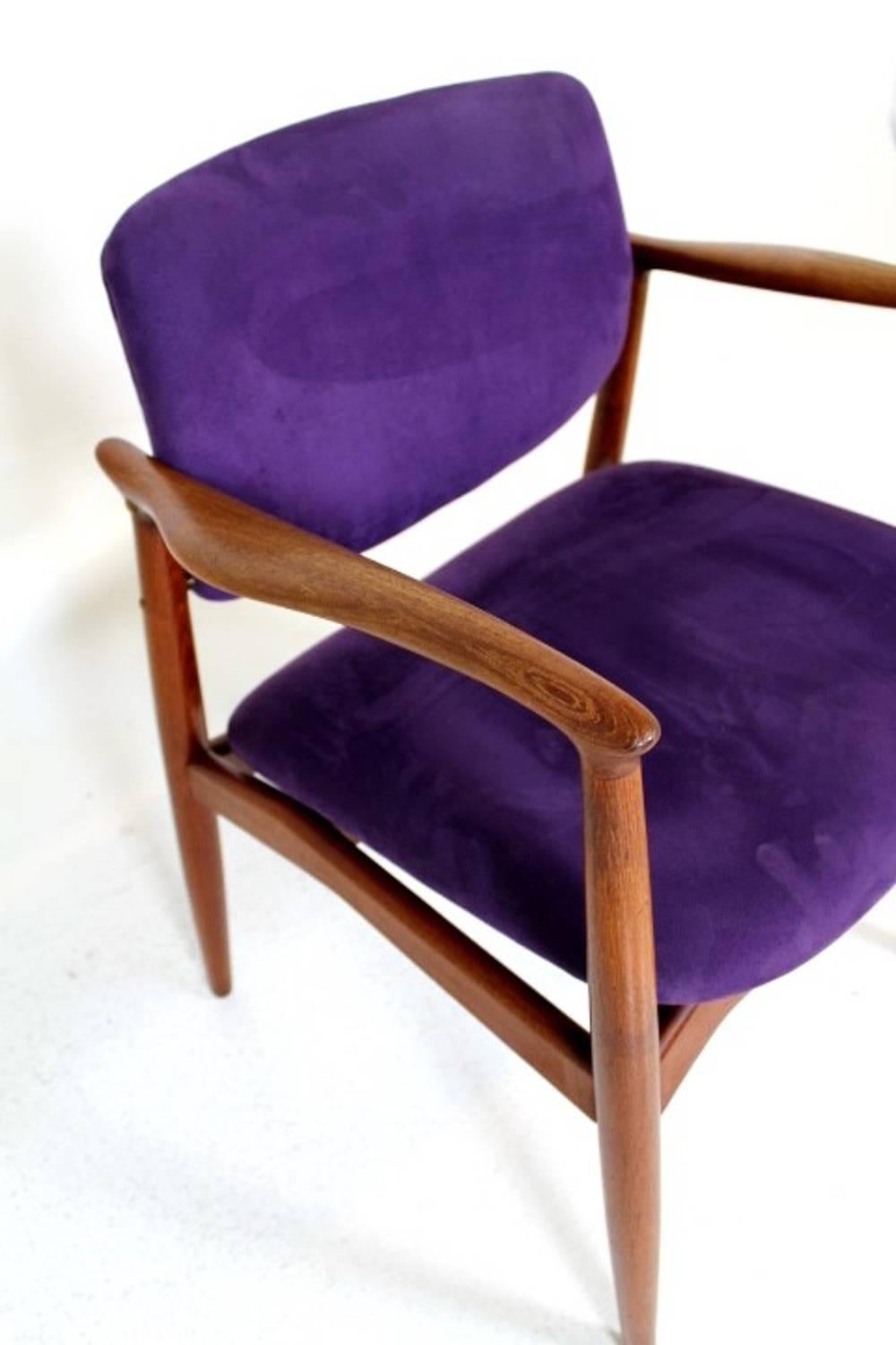 Mid-20th Century Scandinavian Armchair in Teak and Alcantara Upholstery Erik Buch Model 67 For Sale