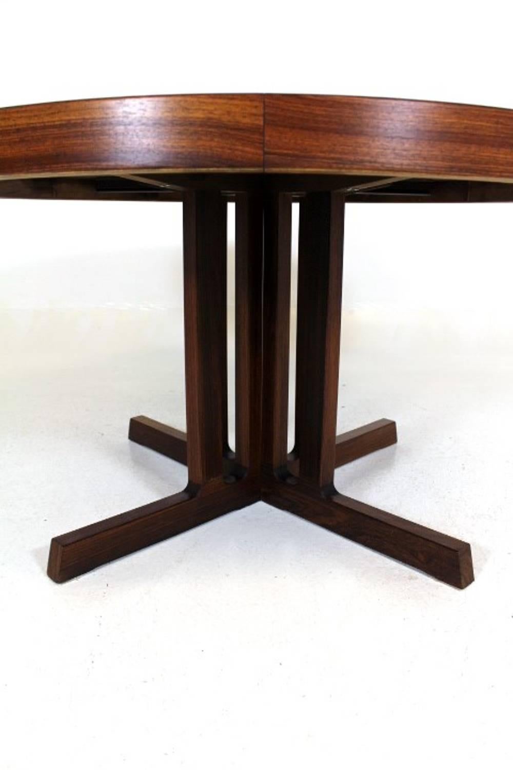 Danish Modern Expandable Pedestal Table Attributed to Kai Kristiansen In Good Condition In Helsingborg, SE