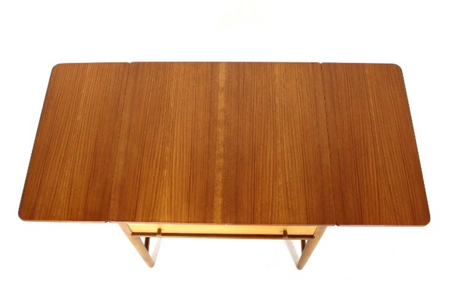 Scandinavian Modern Sewing Table in Teak and Oak by Hans J. Wegner, for Andreas Tuck, Model AT-33 For Sale