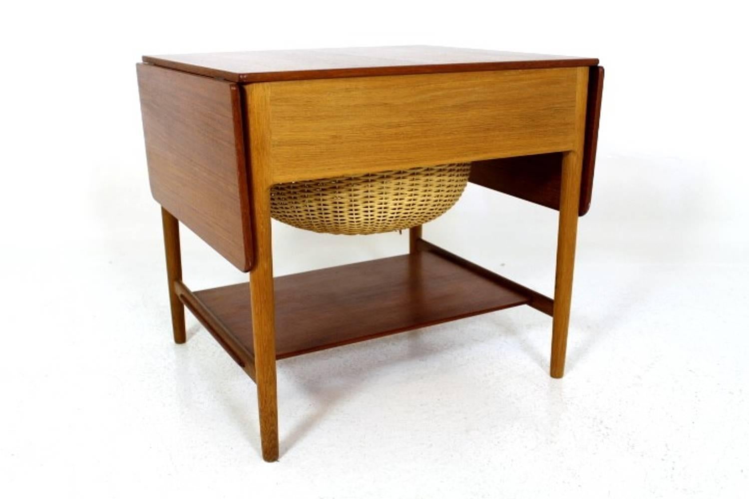 Sewing Table in Teak and Oak by Hans J. Wegner, for Andreas Tuck, Model AT-33 For Sale 1