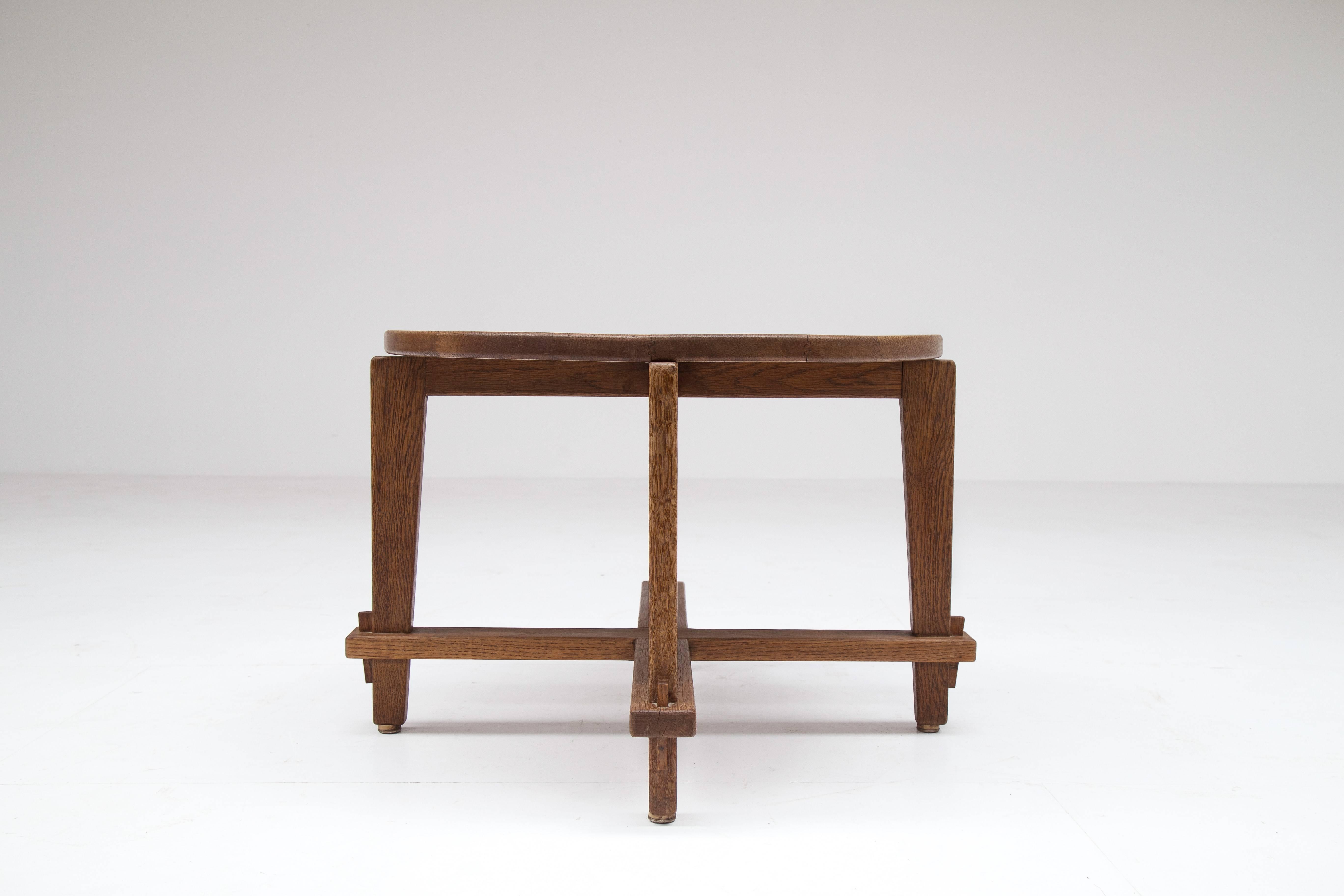 Interesting side table from the former 'Hotel Des Nations' in Knokke, 1930s, Belgium.

Made in oakwood with inserted butterfly joints in wenge wood. A nice example of good woodwork, for this solid looking side table.


