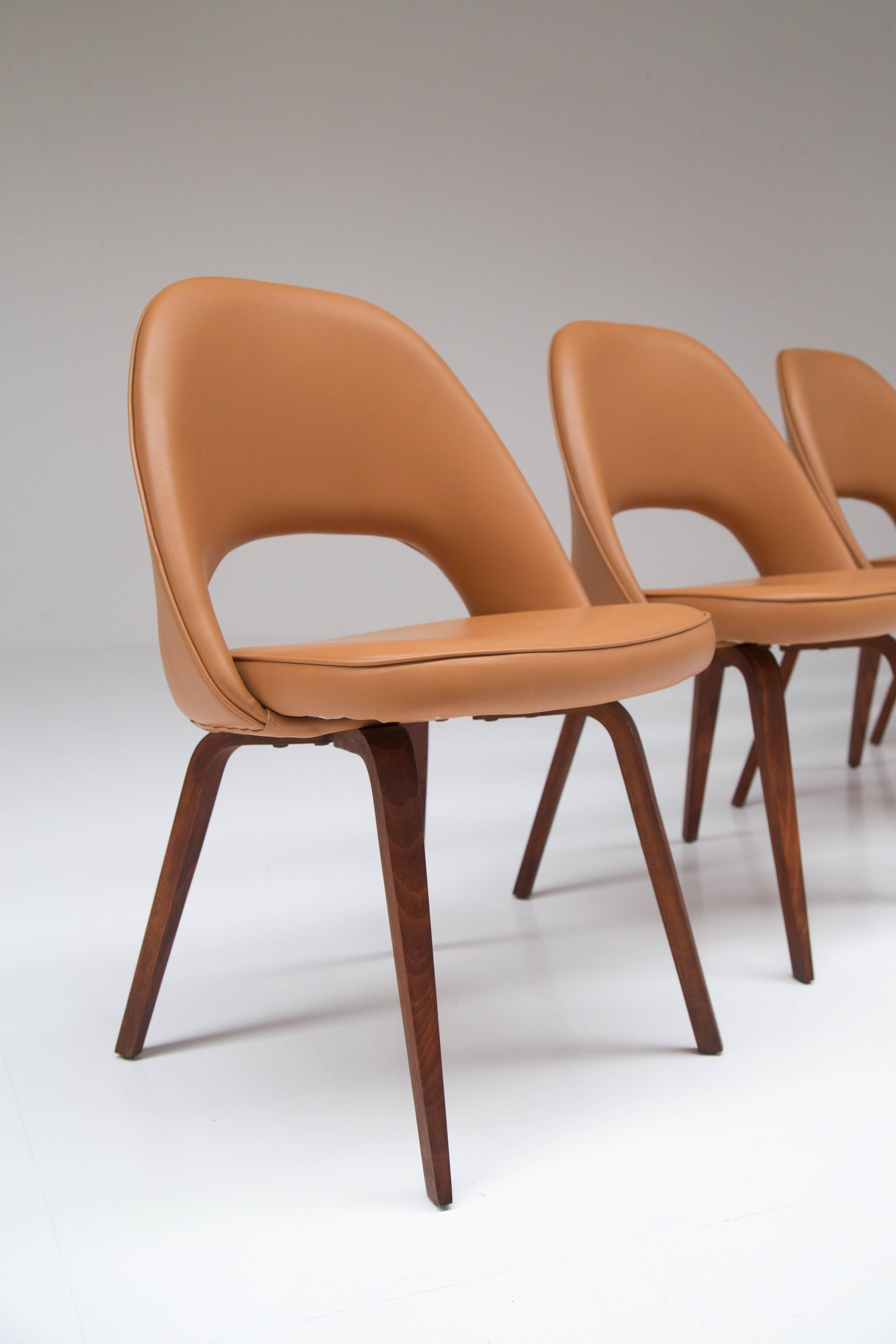 Large set of 18 conference chairs by Eero Saarinen for Knoll International.
The chairs come from a conference room of a bank in France. They are all in fantastic original condition. This is the version with legs in wood and original leatherette