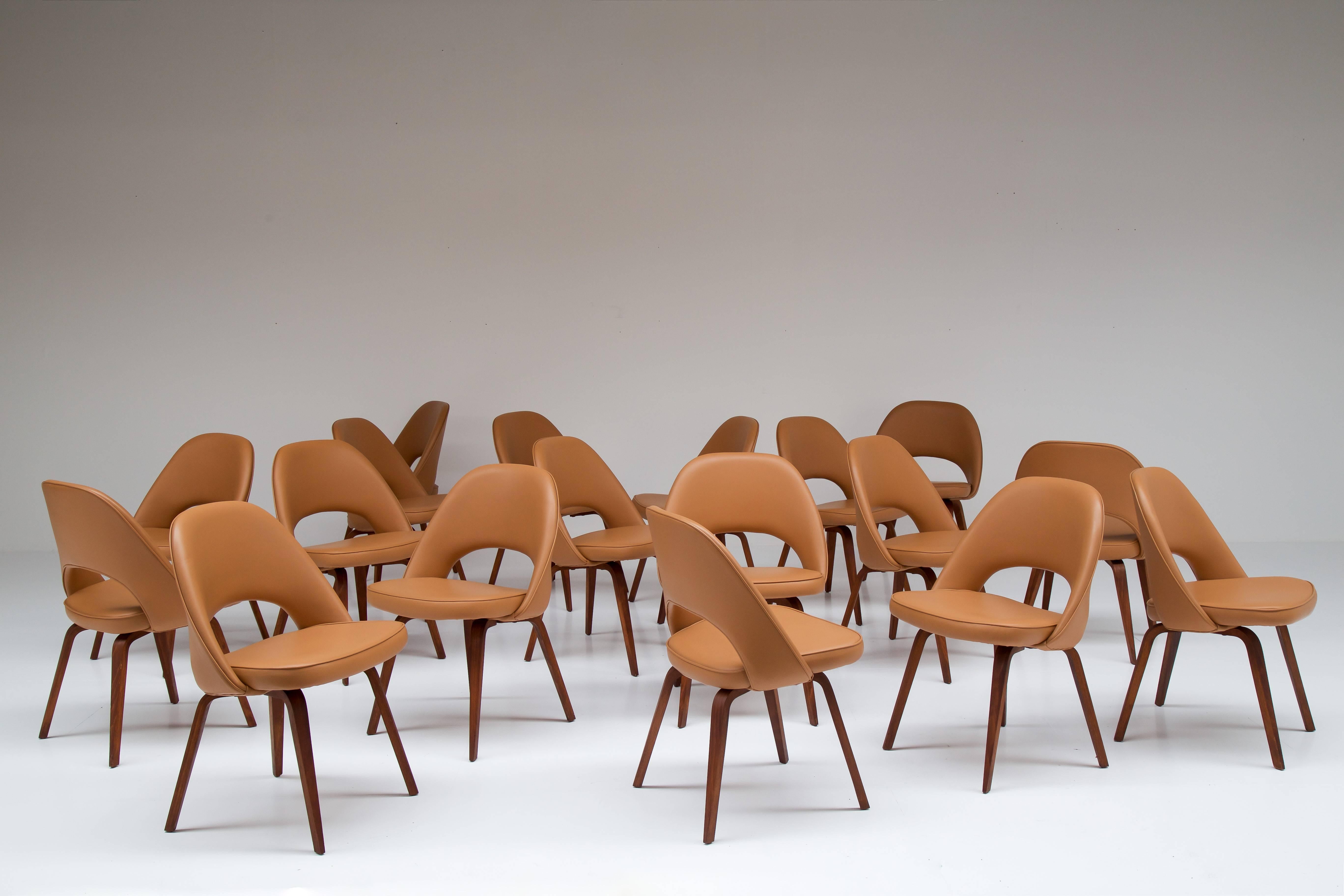 Mid-20th Century Large Set of Conference Chairs by Eero Saarinen For Sale