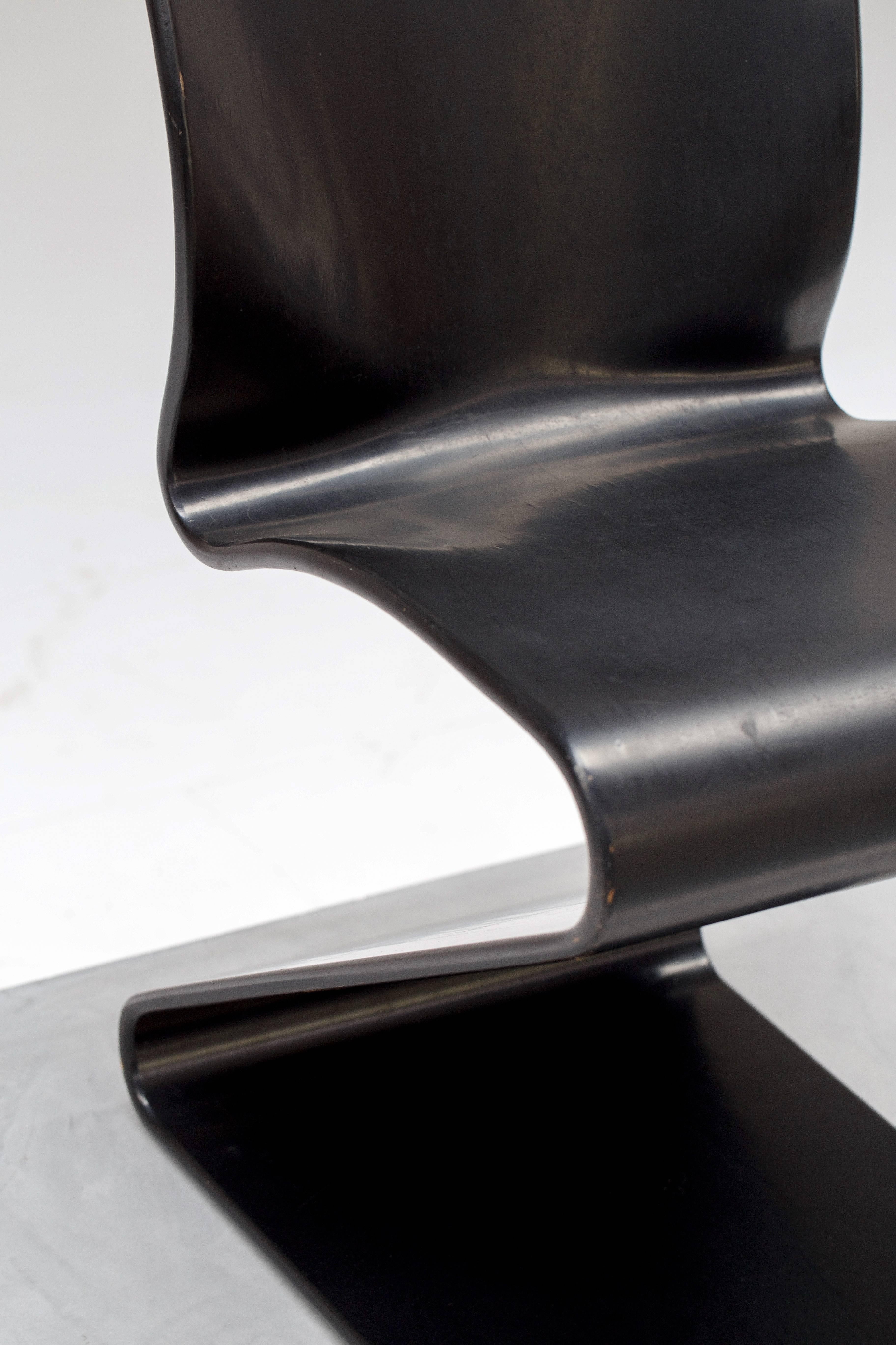 S-chair
Year: 1956 (Three years before he designed his world famous S-chair) 


Material: lacquered plywood, in 14 layers
Color: black
The chair still has its original label by 'Thonet'.
The black paint shows a great patina and the chair has