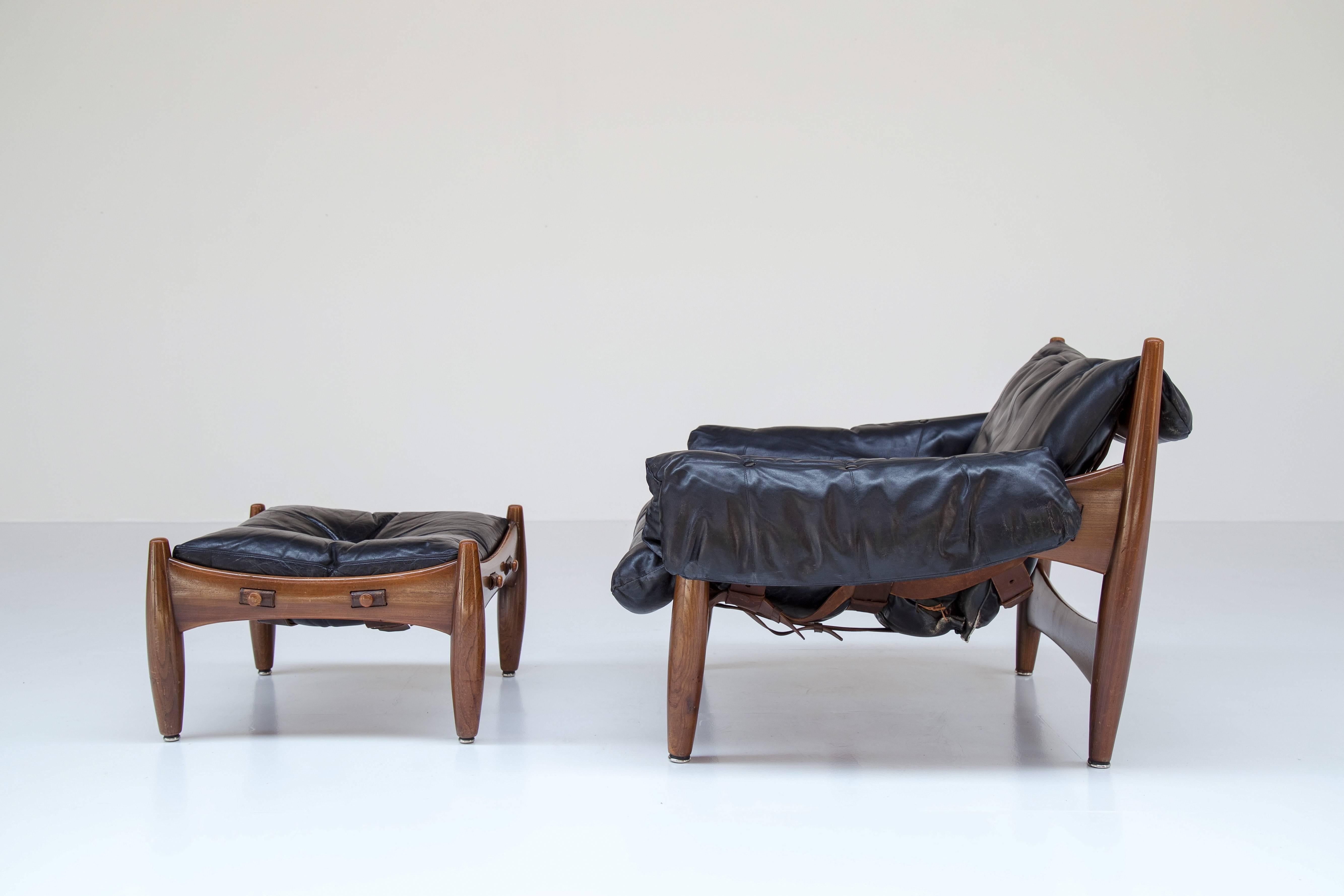 'Sheriff' lounge chair and ottoman, in rosewood and leather by Sergio Rodrigues for ISA, Italy, 1961.

Comfortable and wide lounge chair by Brazilian designer Sergio Rodriques. This chair breaths the characteristics of Brazilian modern furniture