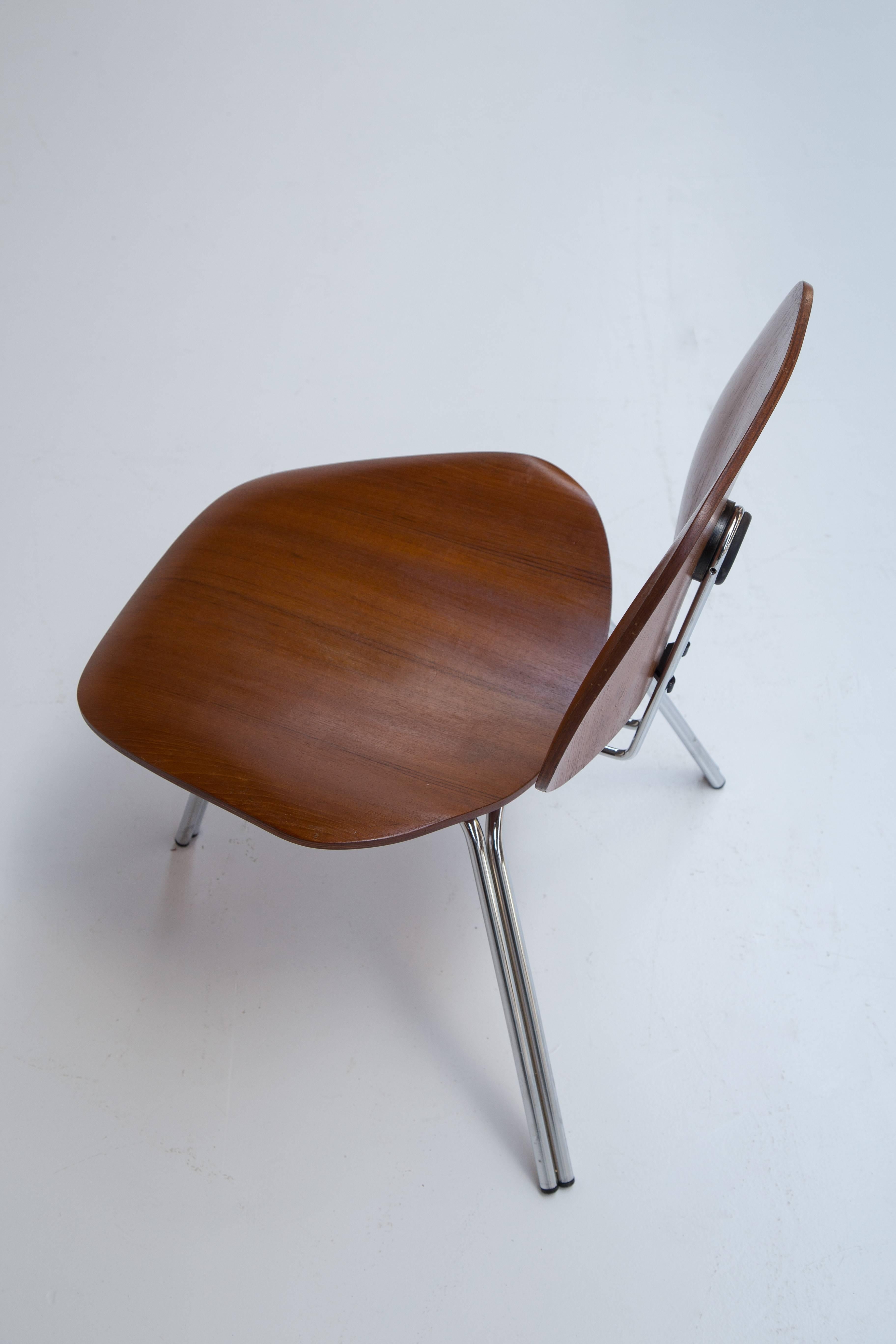 Rare pair of model P31 three-legged lounge chairs by Osvaldo Borsani for Tecno. Designed in 1957. Rosewood with chromed metal legs. Mostly seen with black feet. Very good condition. 1 chair remains the Tecno label on the back. Both in fantastic