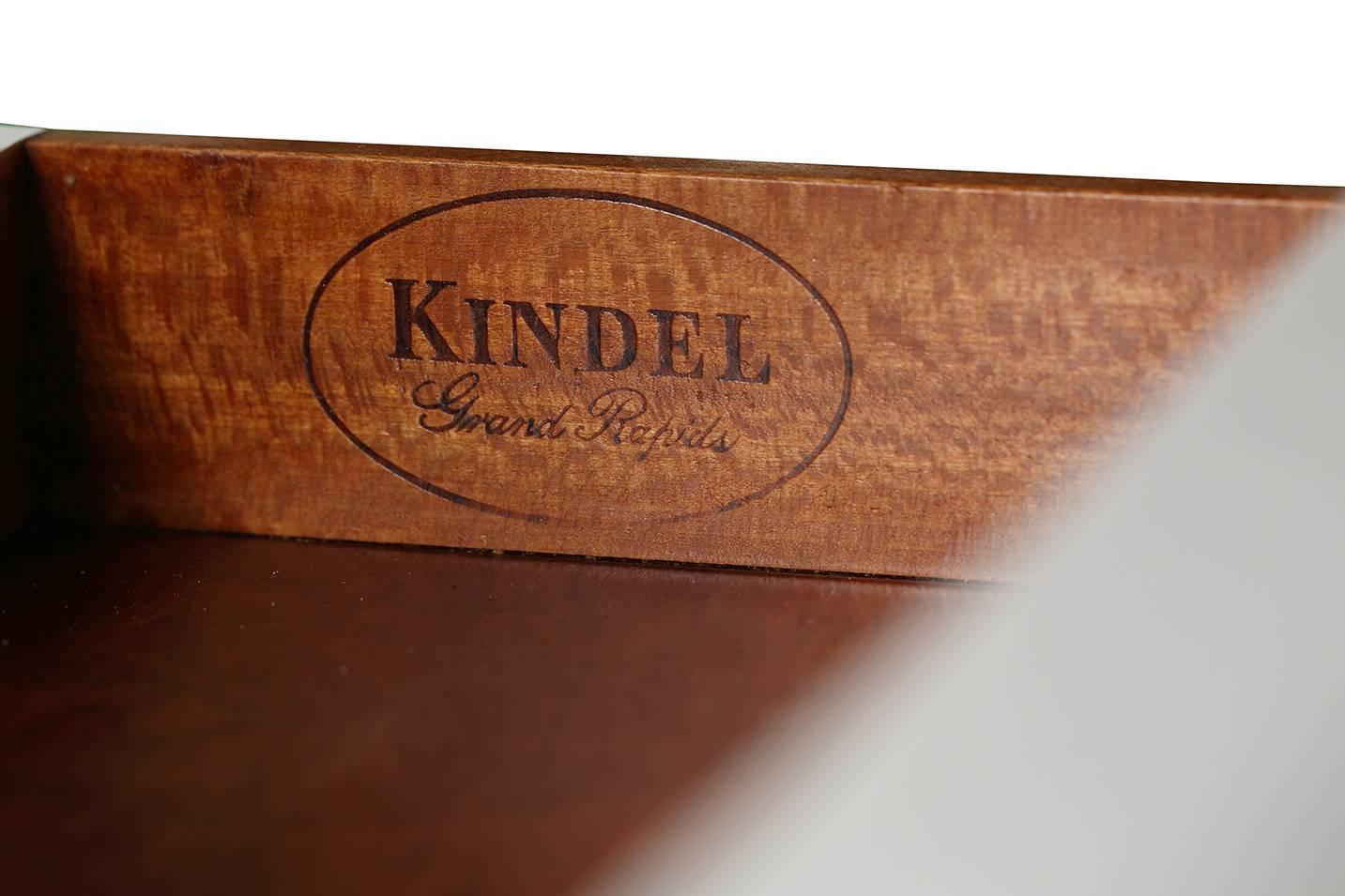 Kindel Flip-Top Server In Excellent Condition For Sale In Cincinnati, OH