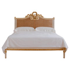 Cama Grande Hecha a Mano por Encargo en Estilo Luis XVI con Rosace  Azotado  Tamaño US King