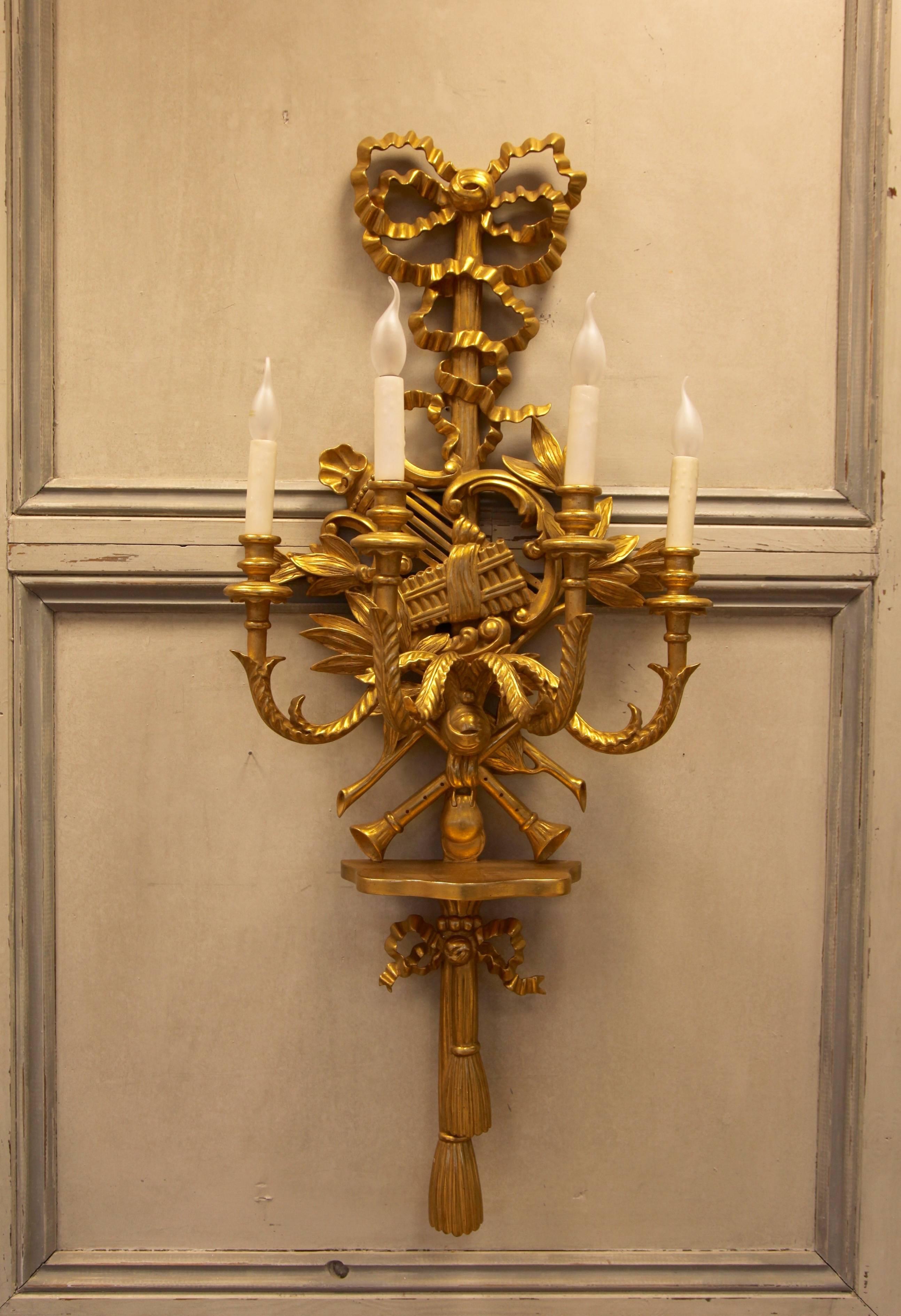 Large Louis XV Style Giltwood Wall Lights In Excellent Condition For Sale In London, Park Royal