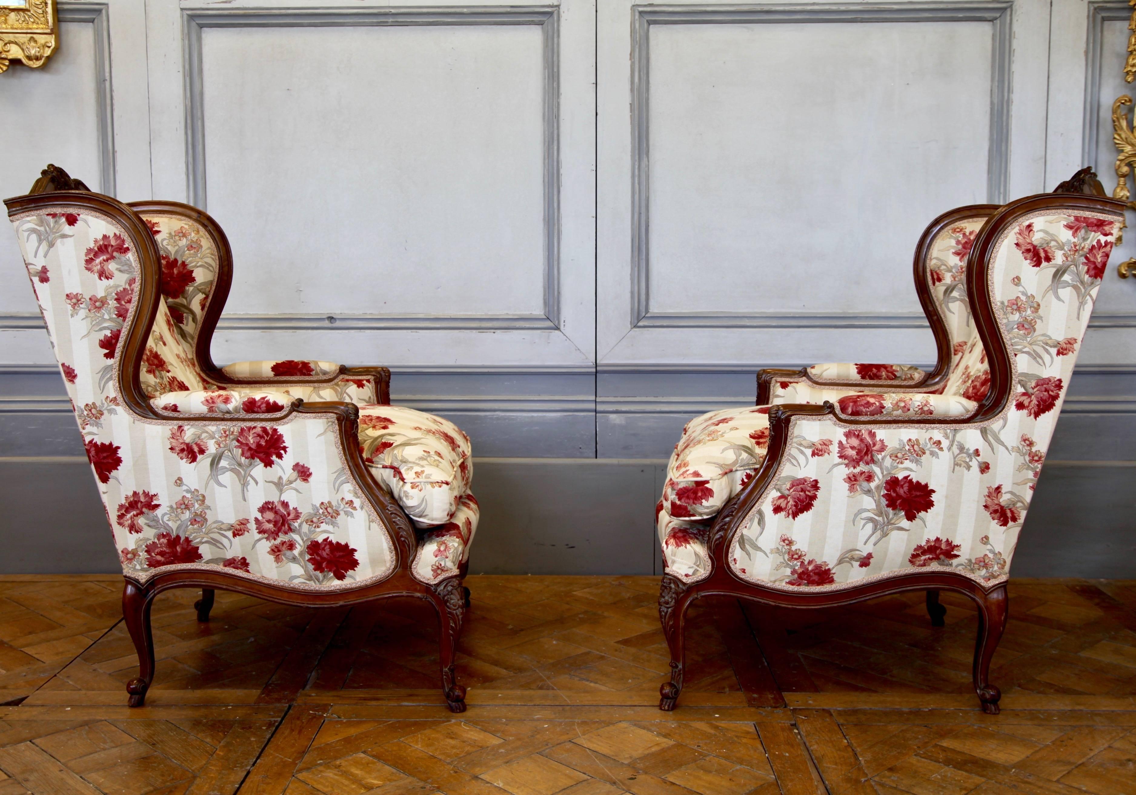 Charming Pair of Louis XV Style Bergeres In Good Condition In London, Park Royal