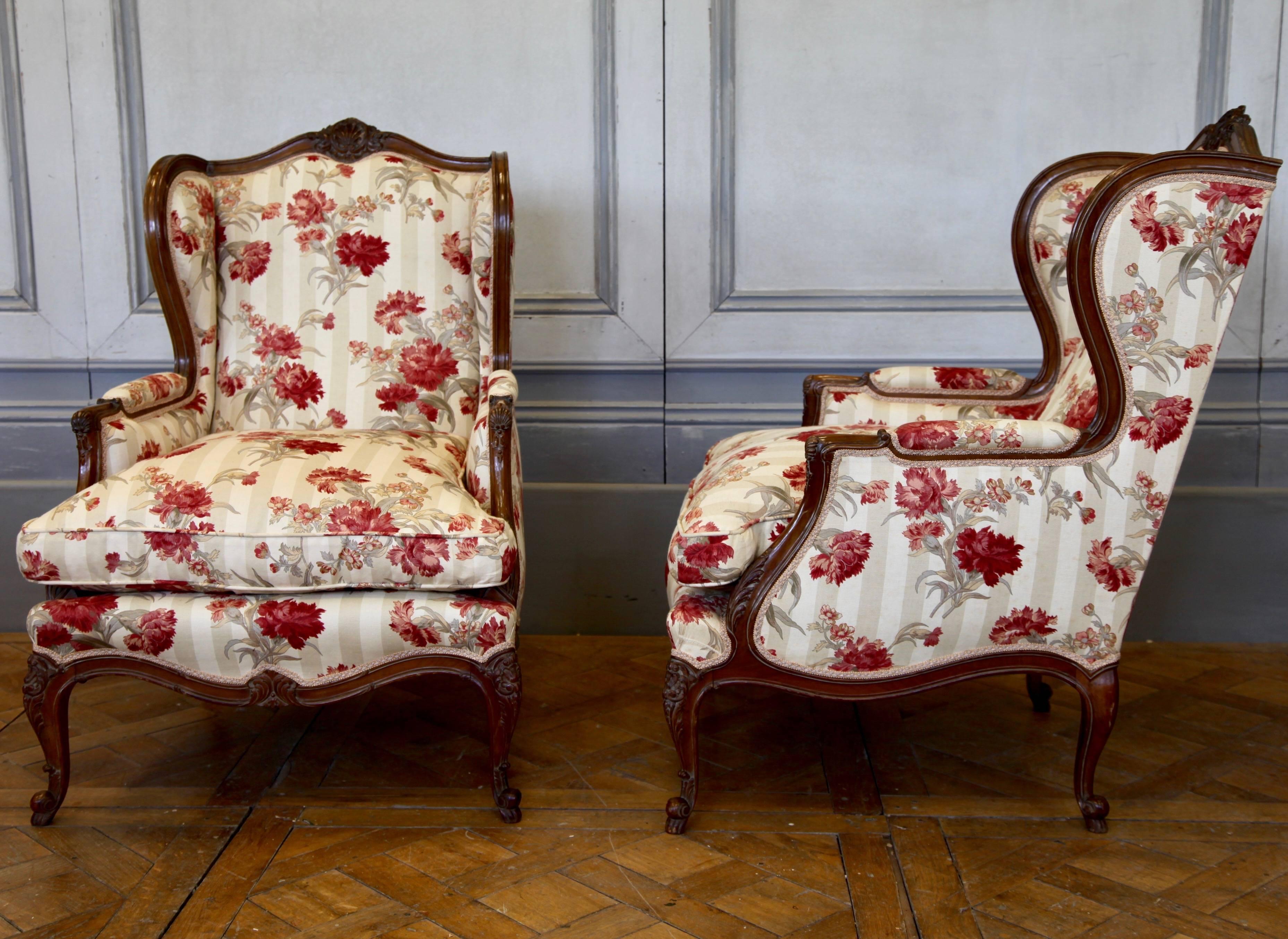 20th Century Charming Pair of Louis XV Style Bergeres