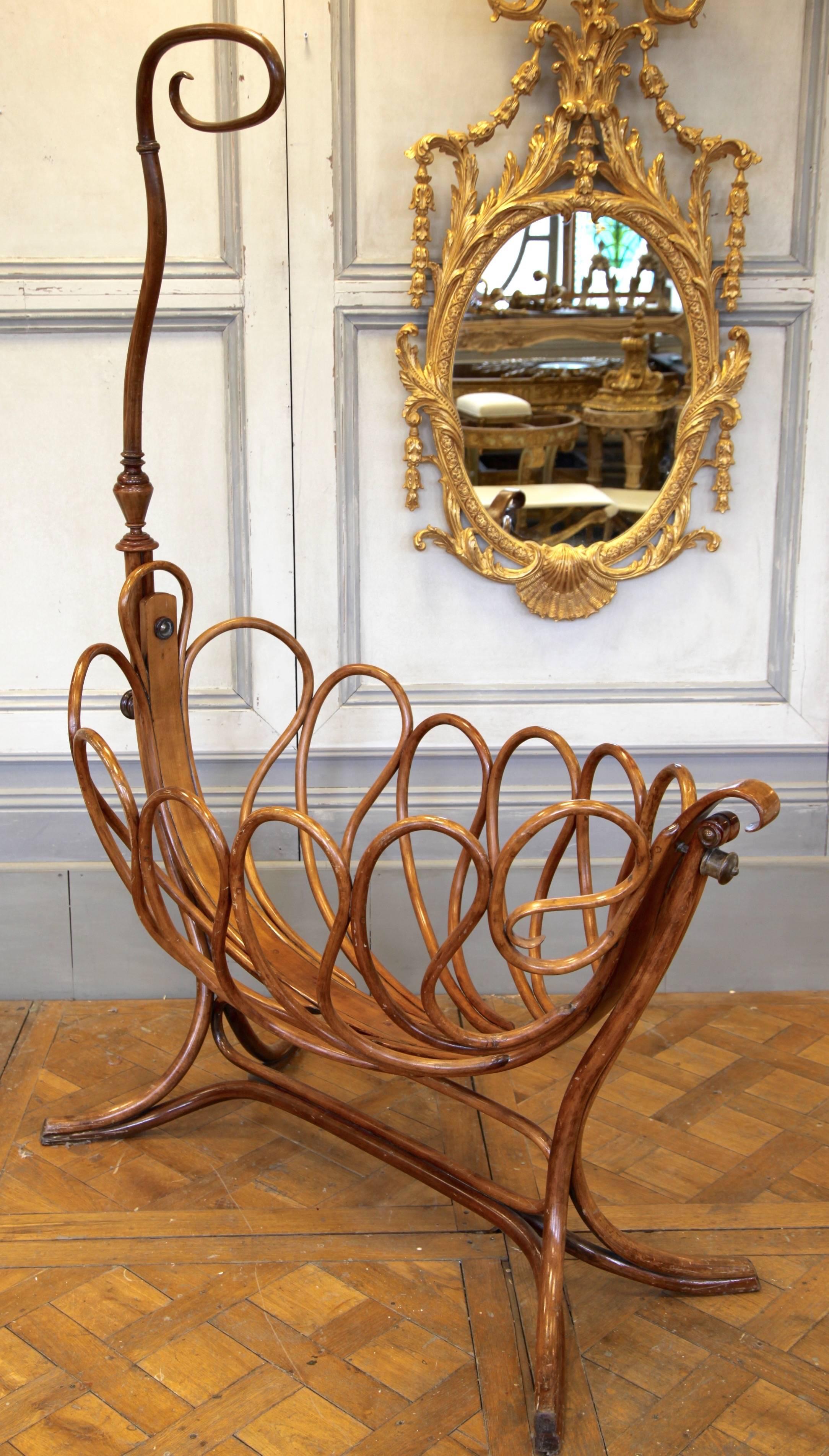 Art nouveau Rare échelle française en bois courbé de style Thonet, fin du 19ème siècle en vente