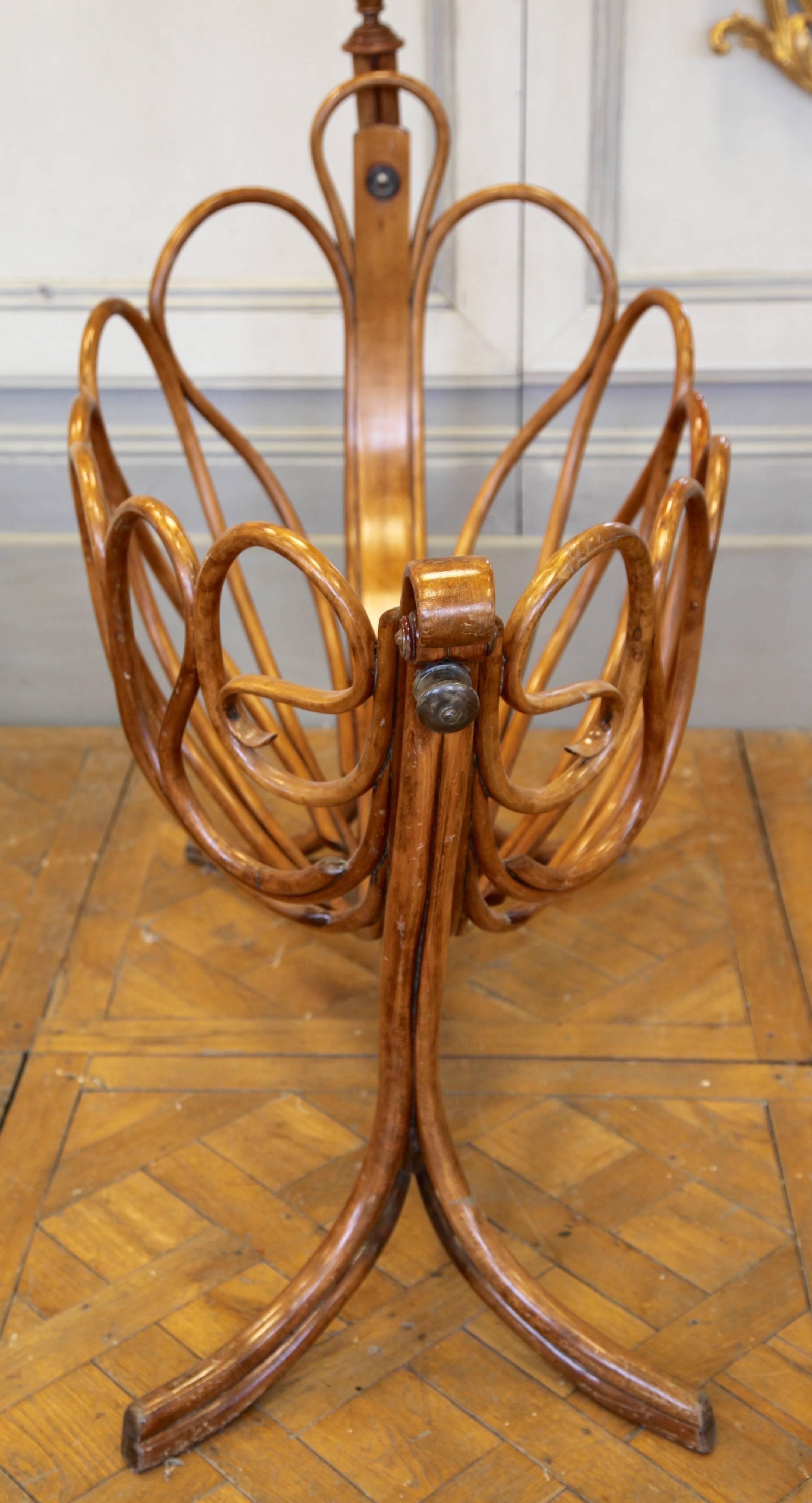 Français Rare échelle française en bois courbé de style Thonet, fin du 19ème siècle en vente