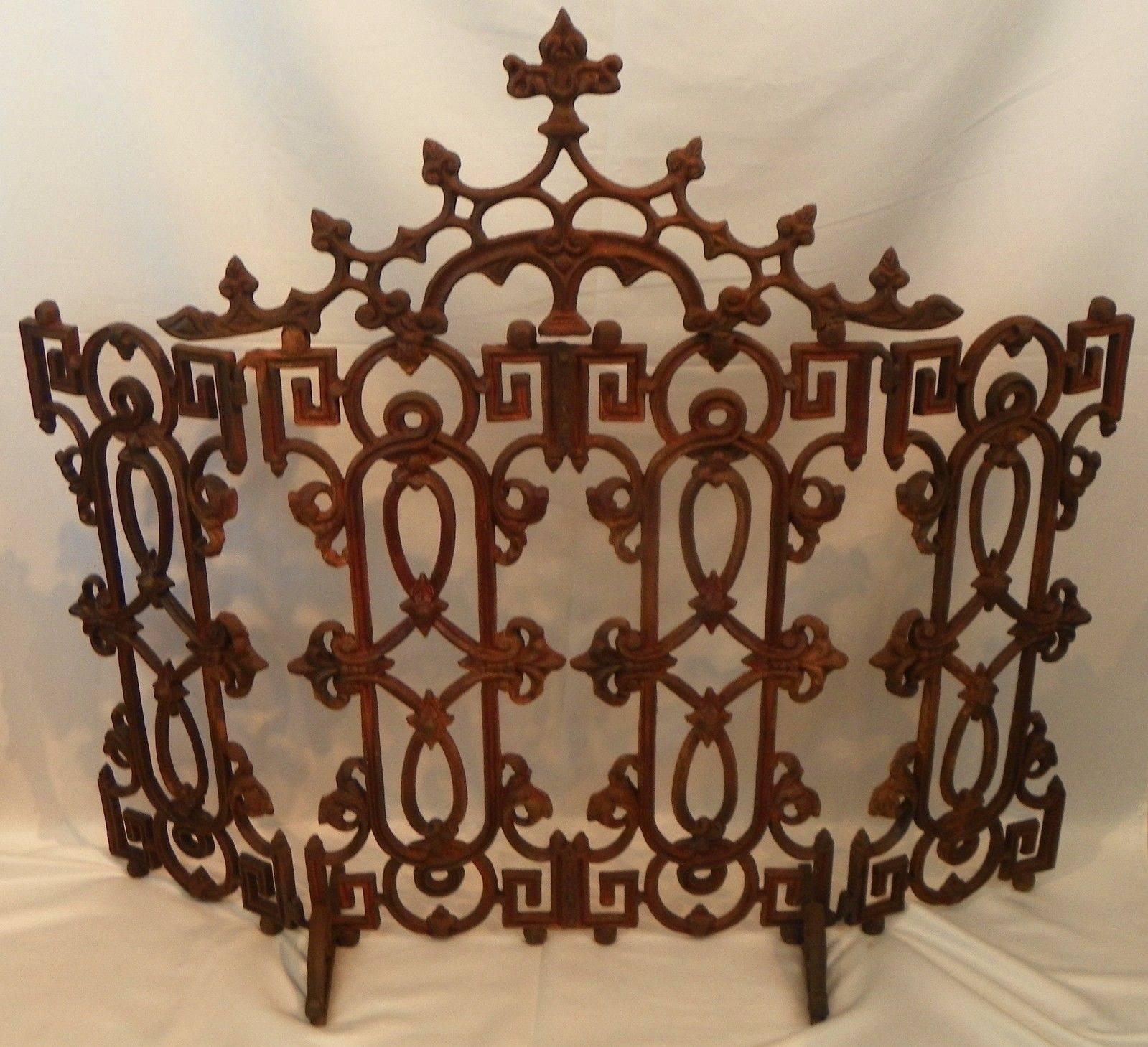 Large Gothic-Style Iron Fireplace Screen, European, 19th Century In Good Condition In Seattle, WA