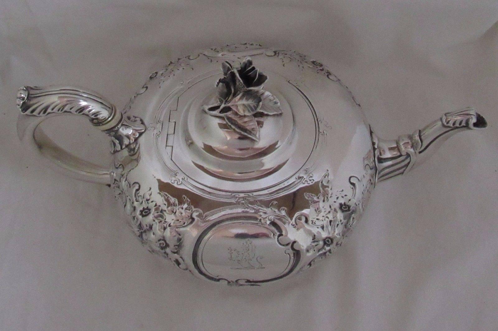 Paul Storr English Sterling Repousse Teapot, London, 1831, William IV Regency In Good Condition In Seattle, WA