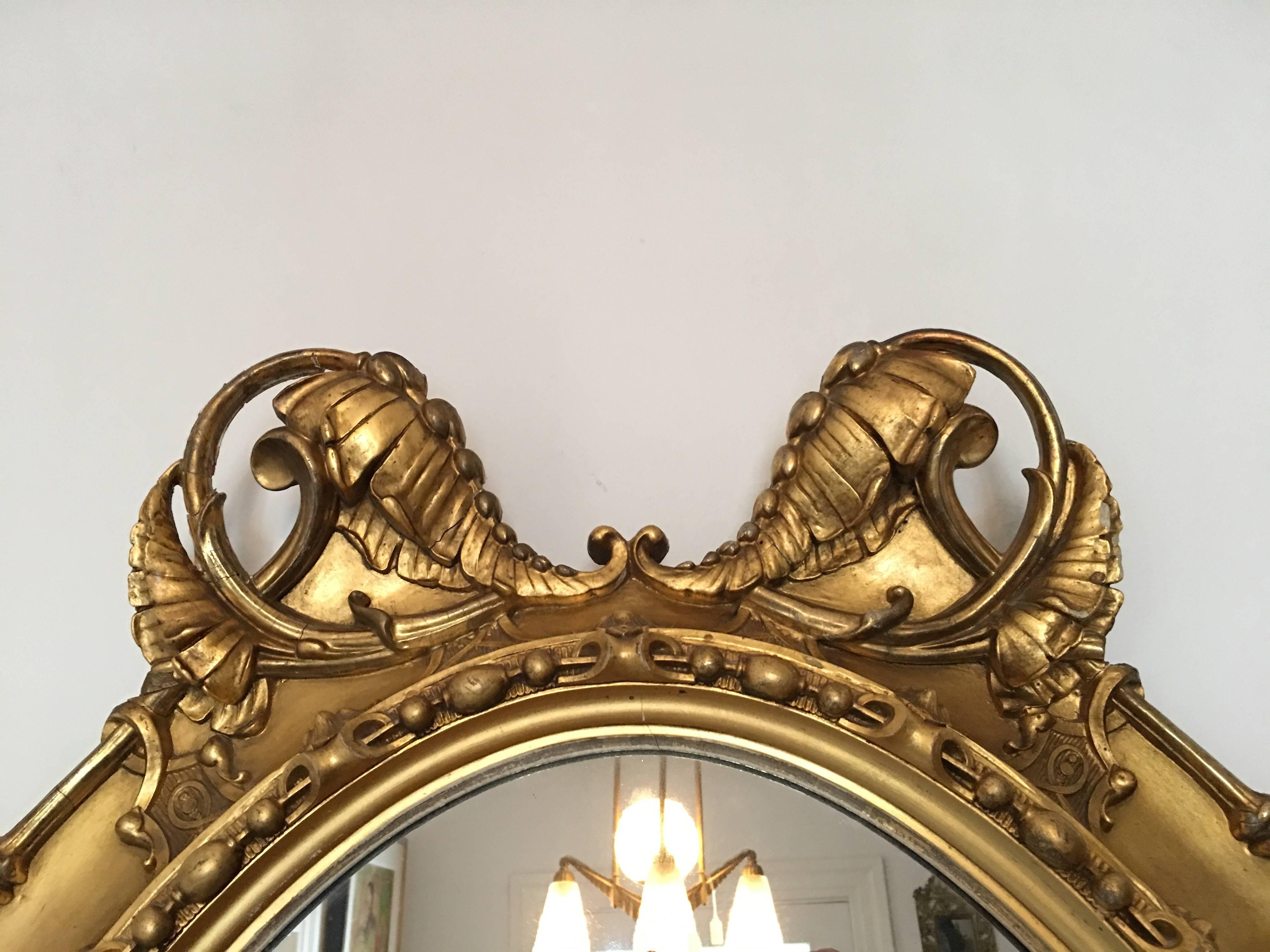 Beautiful 19th century Victorian giltwood handing mirror

Measures 61