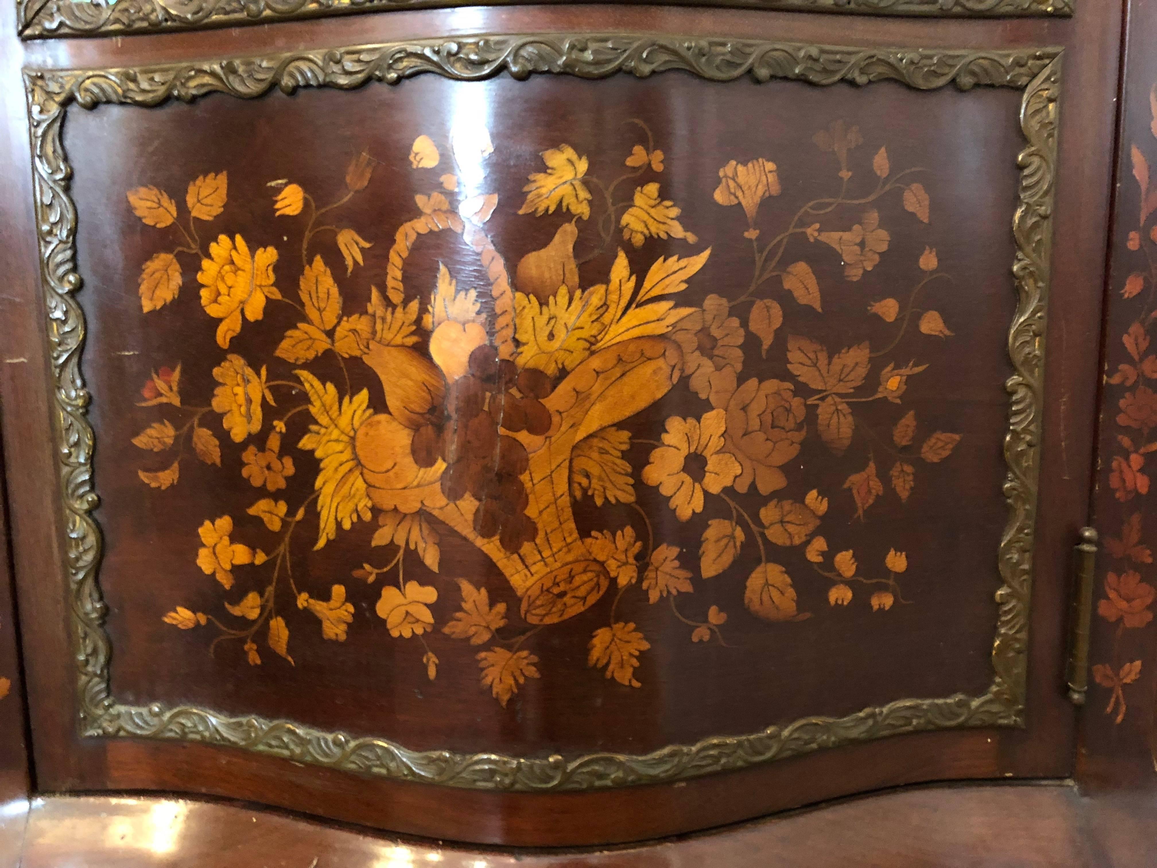 Continental Floral Inlaid Vitrine, Displayed Cabinet, Early 20th Century, Lit For Sale 1