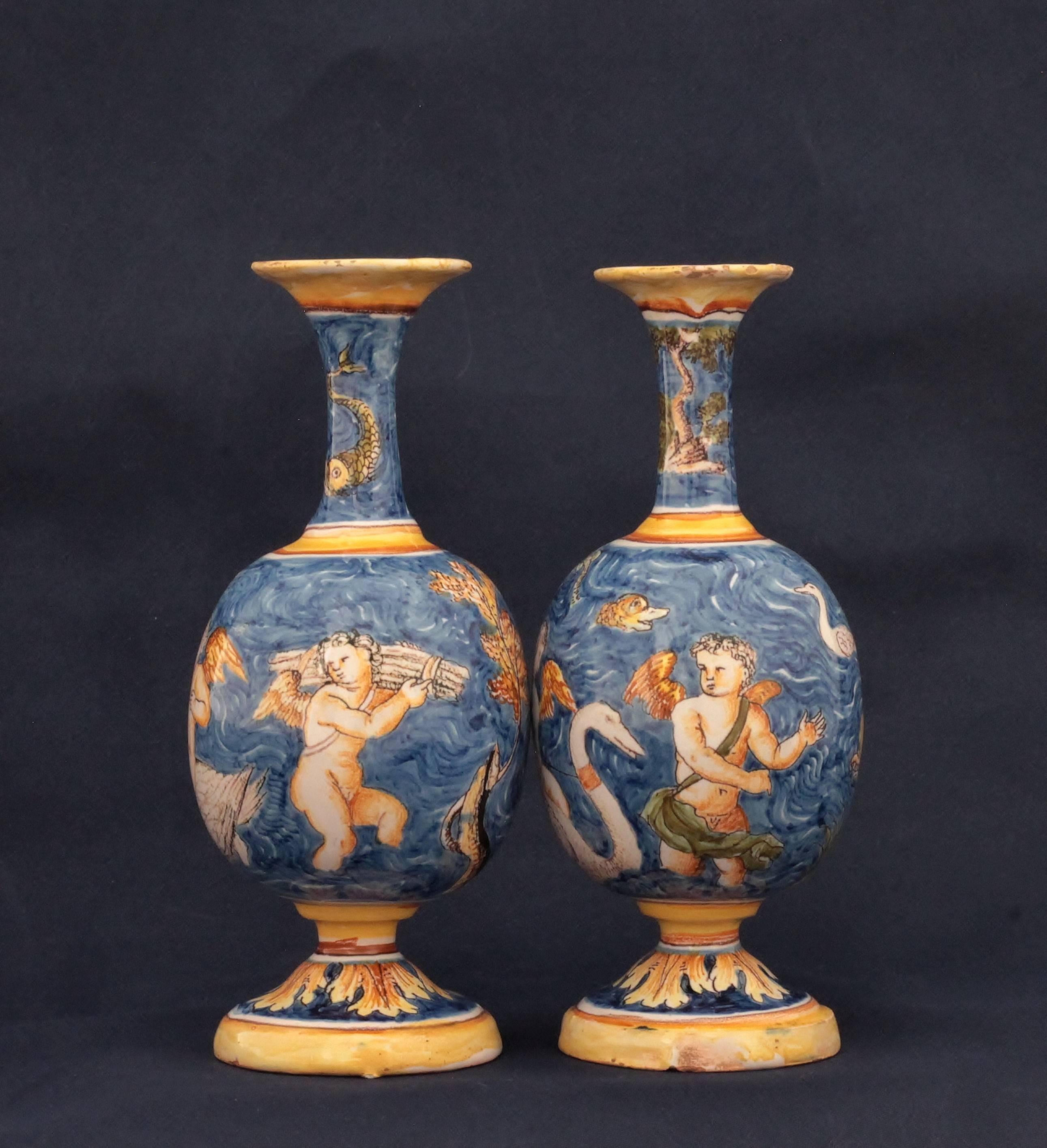 A pair of Nevers faience vases with a bottom with blue waves, 
second half of 17th century.
Measures: H 18.5 cm. 
Origin: Private collection, G. Levy collection.