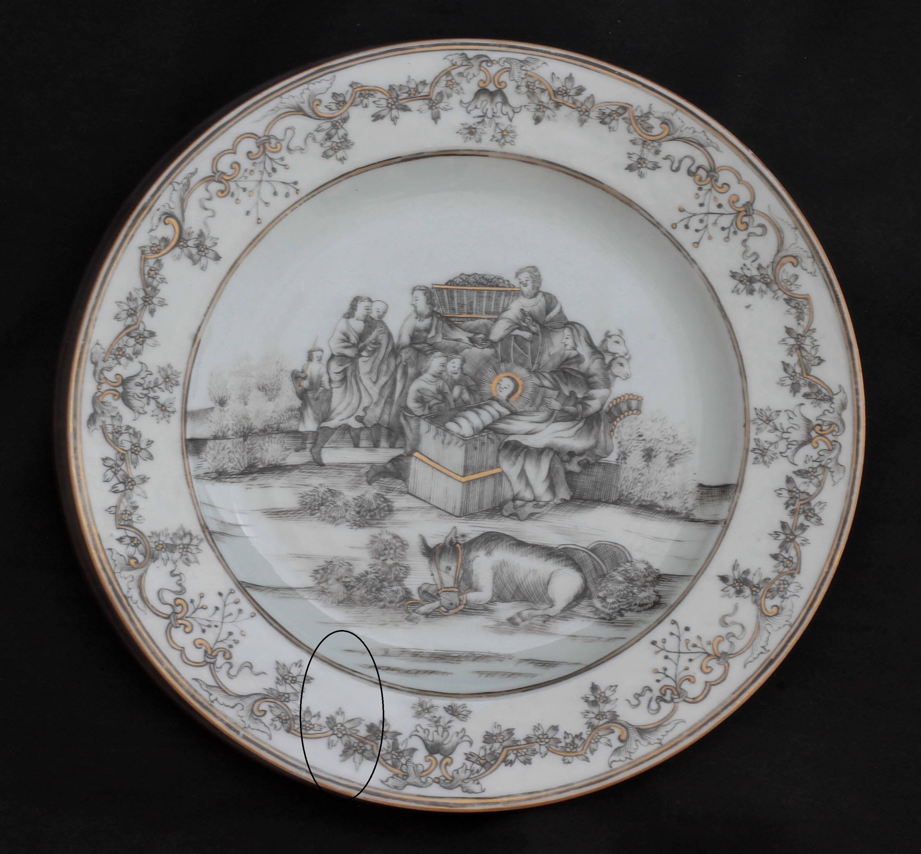 China Porcelain Plate with the Christmas in Grey and Gold, Qianlong Period In Good Condition For Sale In Paris, FR