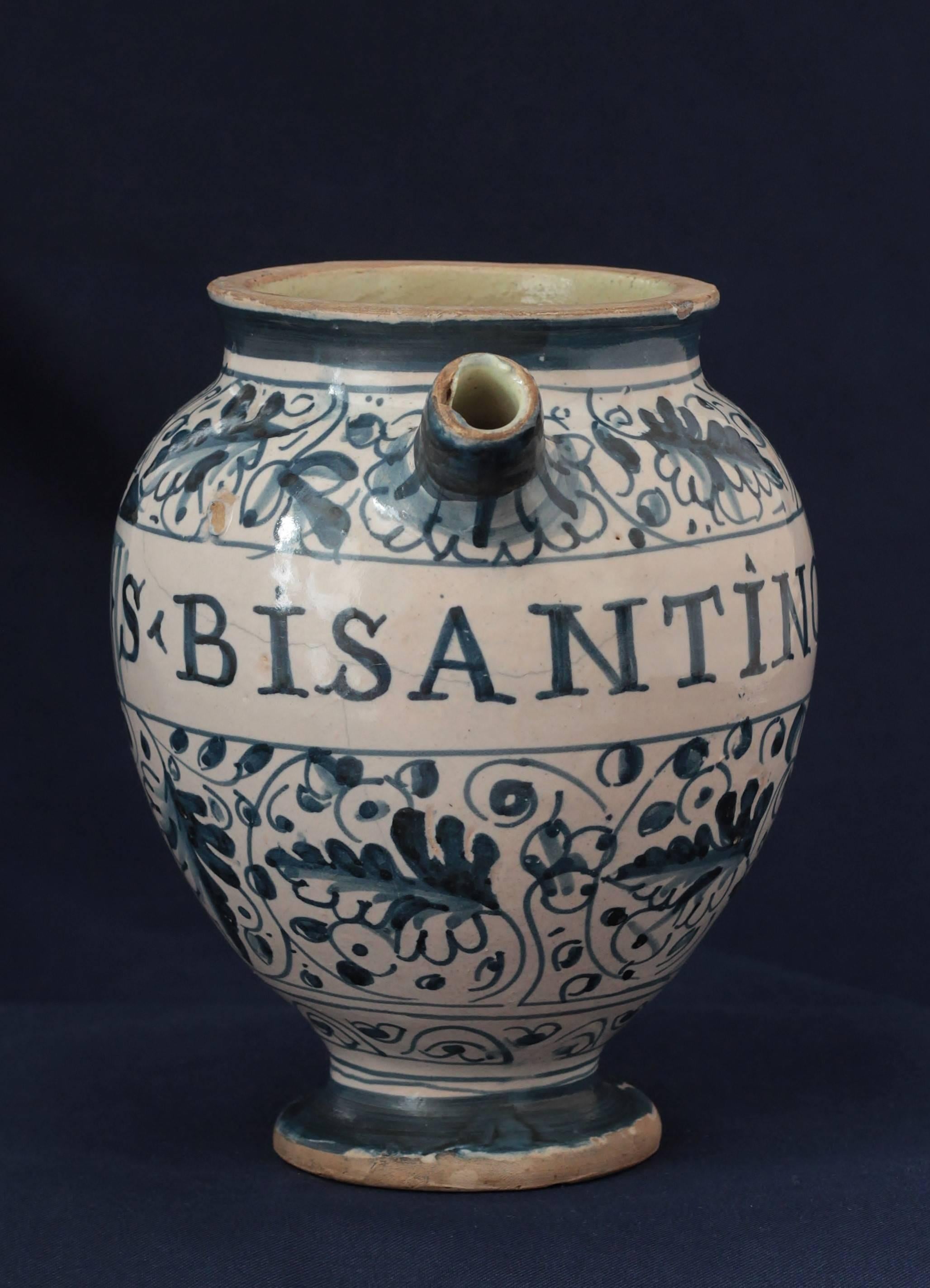 A Montelupo (Italy) majolica chevrette with shades of blue decoration with foliages and leaves. Apothecary inscription: “S.BISANTINO.S”. 17th century.
Craquelure and lacks of enamel visibles.
Measures: Height 15.8 cm, diameter 18 cm - small