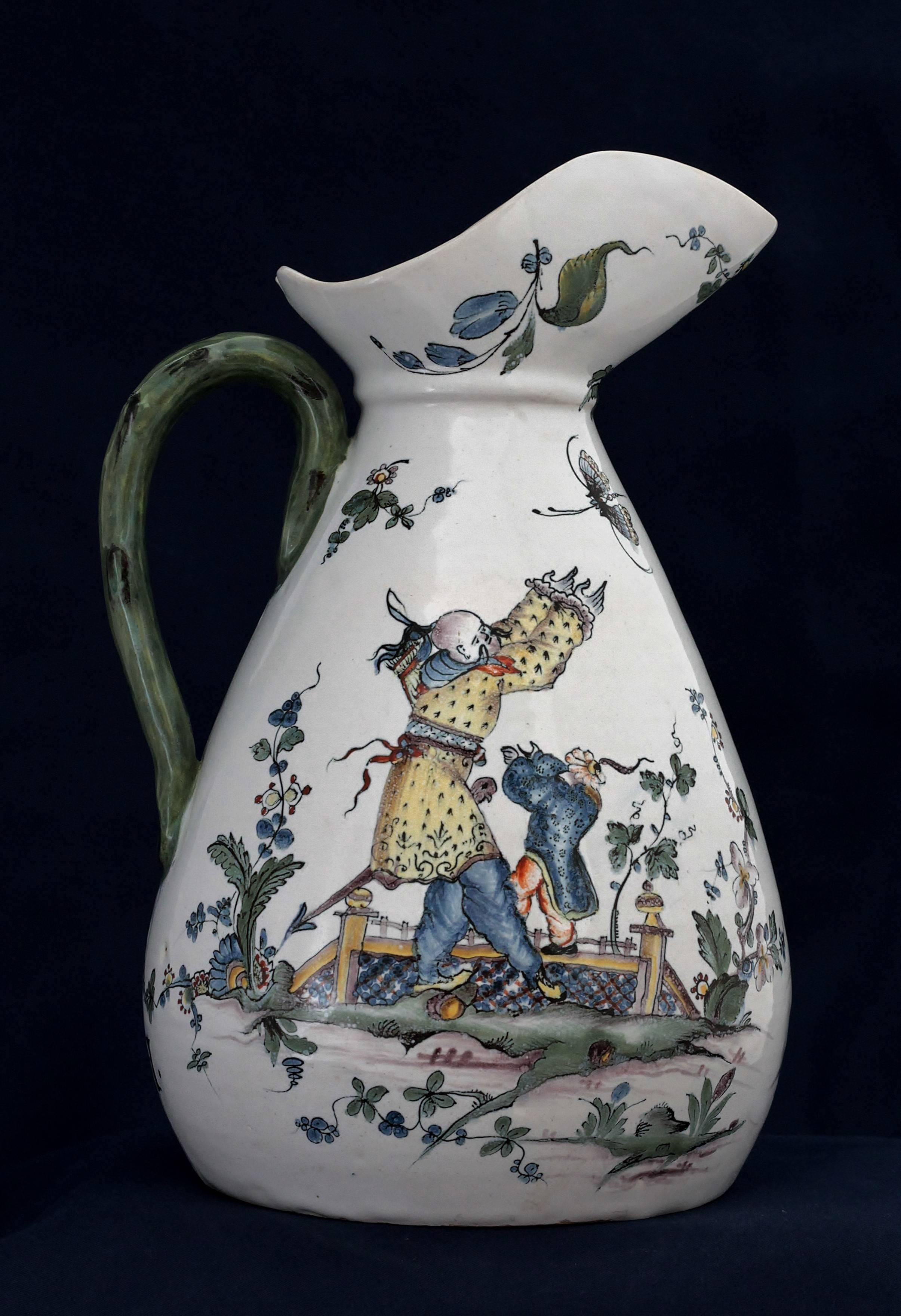 A faïence cider jug with polychrome decoration of Chinese men, landscape with pagoda, flowers and foliages. Inscriptions under the handle “1767” and “CH”.
Arnhem (Netherlands), 18th century.
Measures: Height 28 cm, diameter 18.5 cm
Handle has