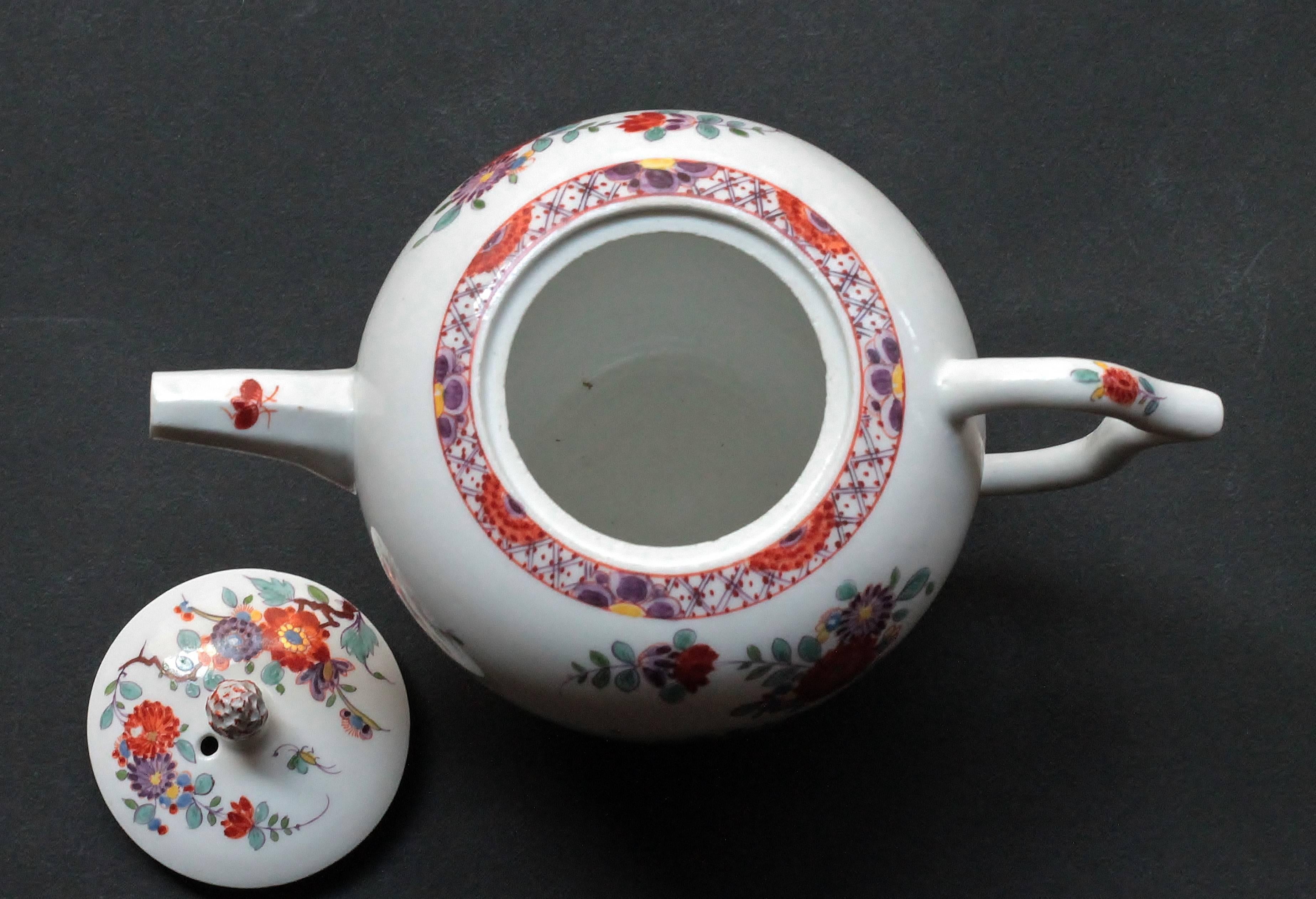 German Meissen 'Saxe' Porcelain Teapot, circa 1728-1730 For Sale