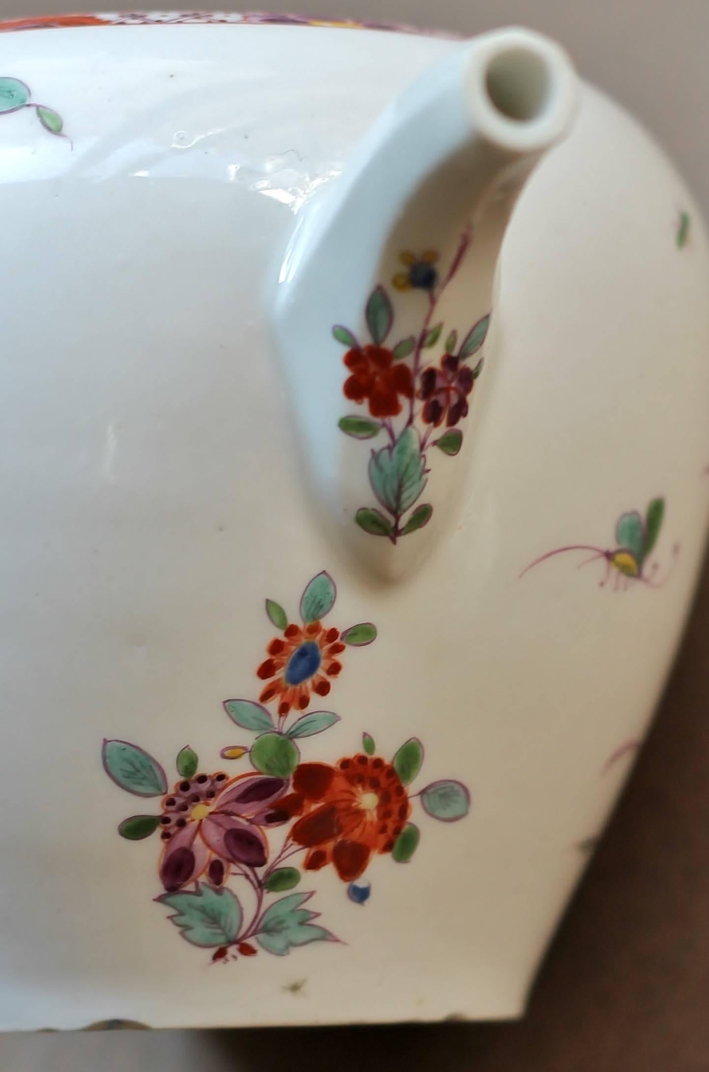 Meissen 'Saxe' Porcelain Teapot, circa 1728-1730 For Sale 1