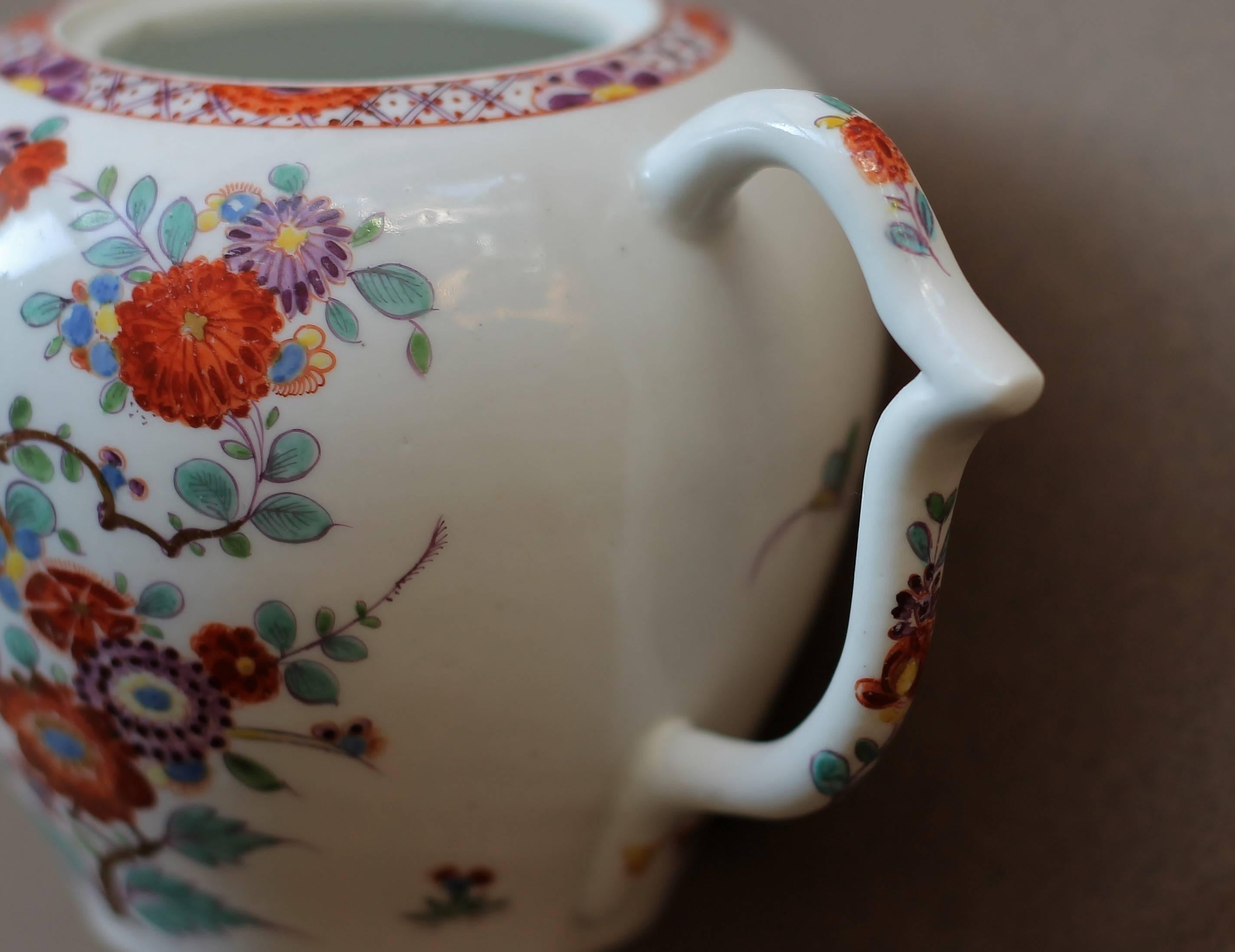Meissen 'Saxe' Porcelain Teapot, circa 1728-1730 For Sale 2
