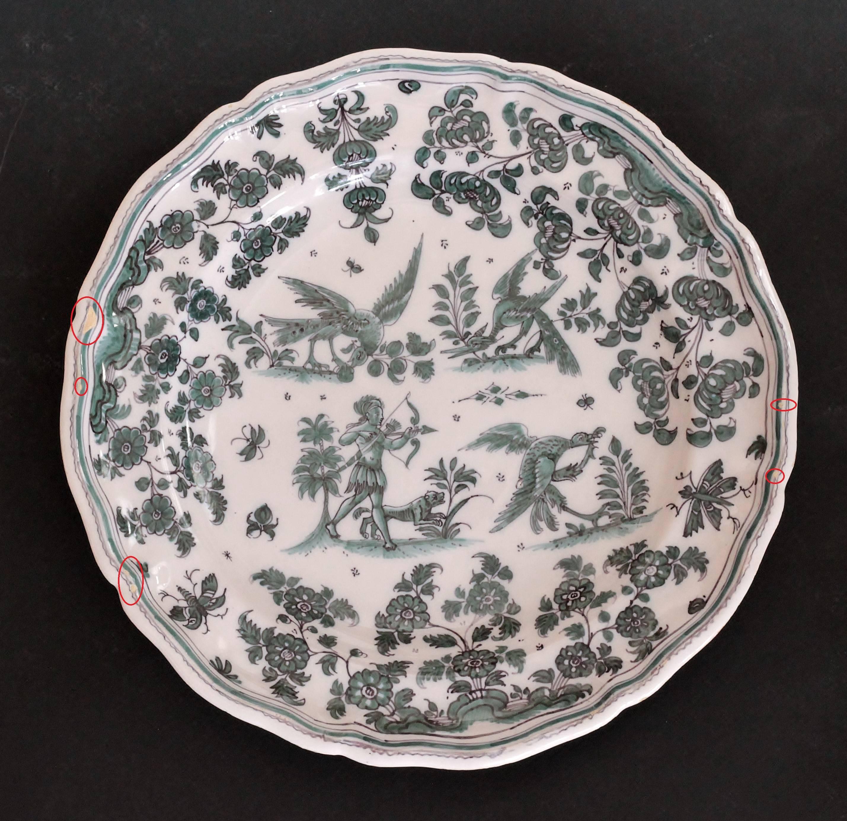 Moustiers 'France', 18th Century, Plate Earthenware with Grotesque Fantasy In Excellent Condition For Sale In Paris, FR