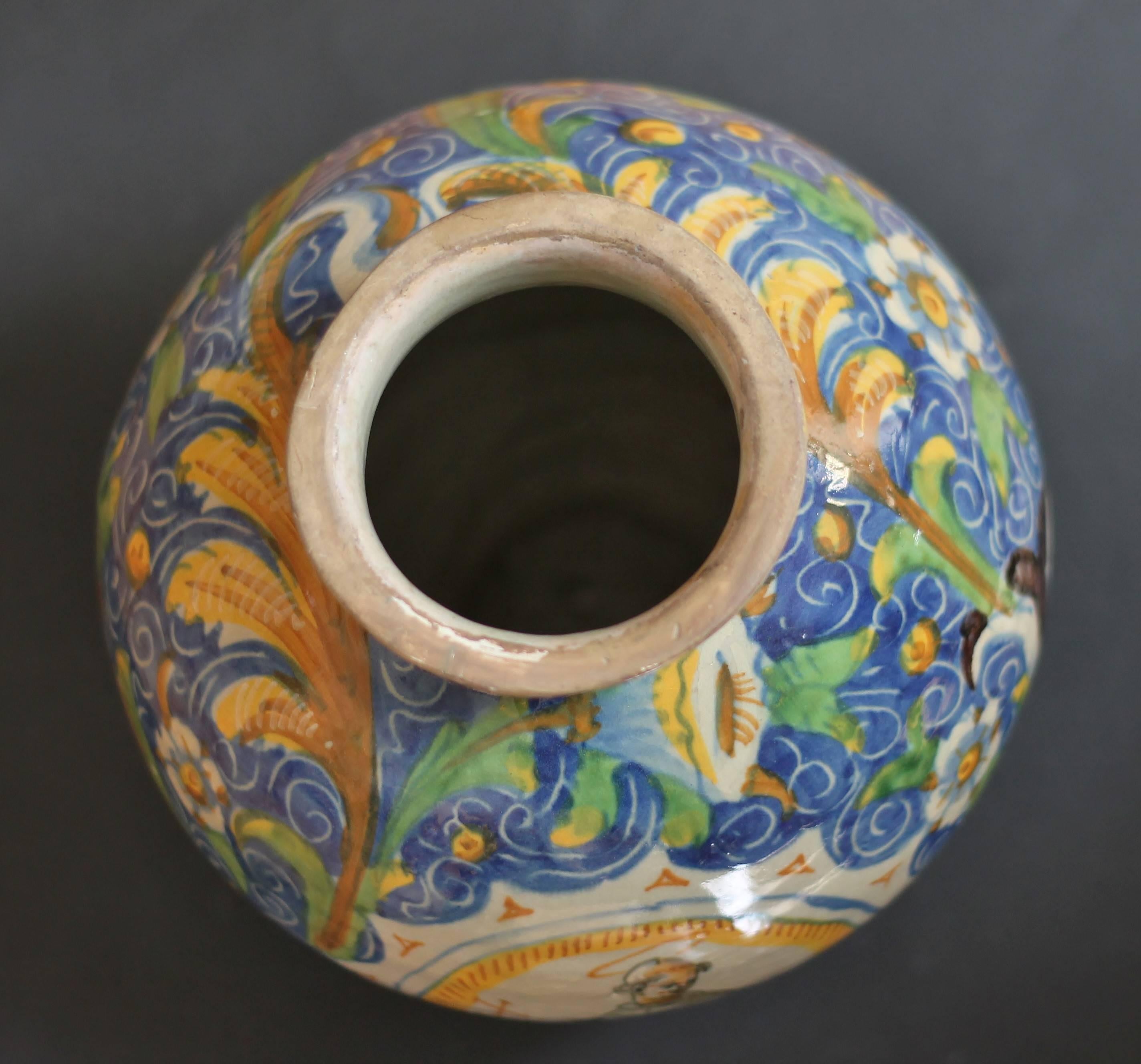Ovoid Vase in Majolica, circa 1560, Venice, Italy In Excellent Condition For Sale In Paris, FR