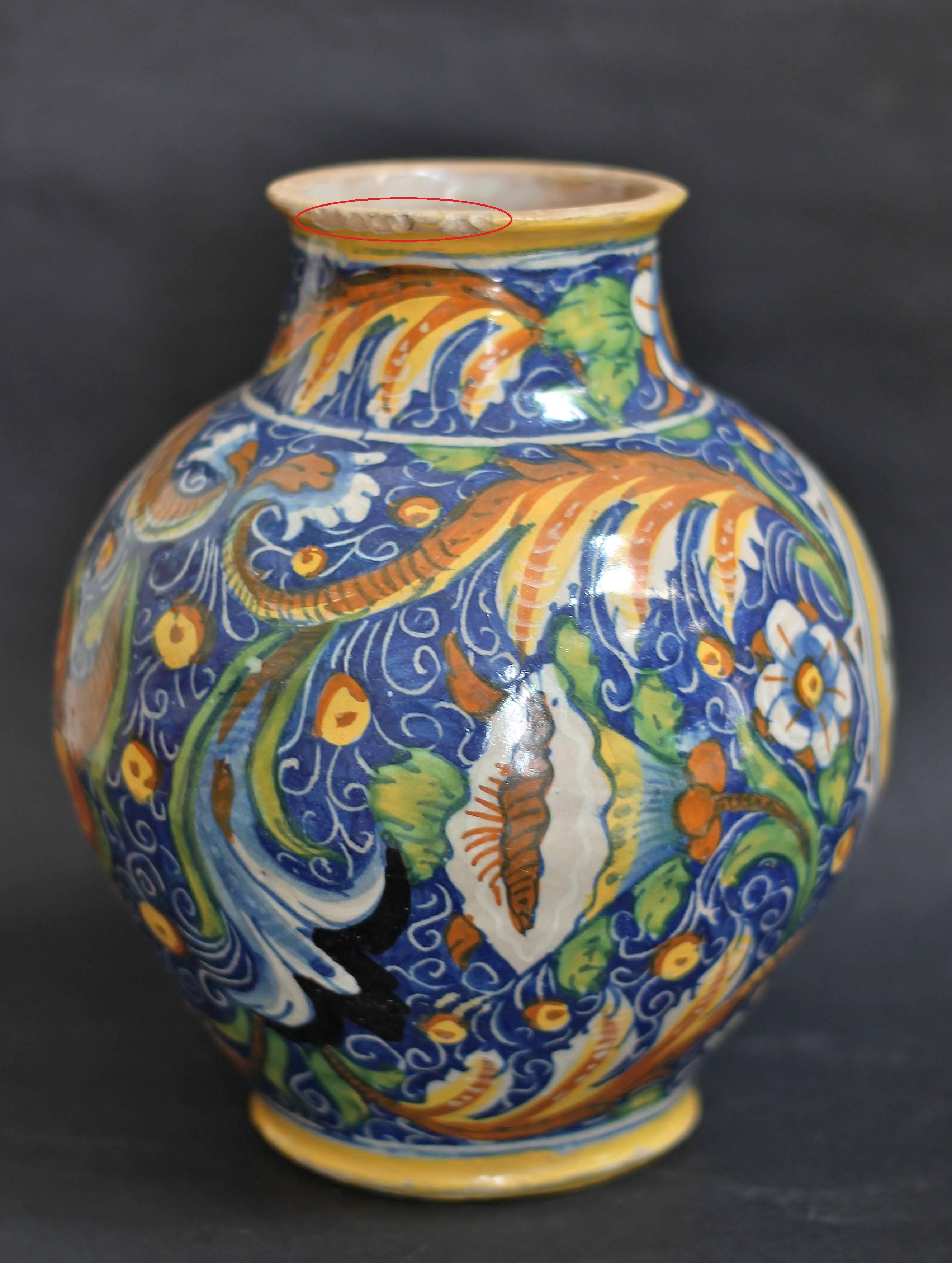 Italy, Venice, 16th Century, Ovoid Vase in Majolica In Good Condition For Sale In Paris, FR