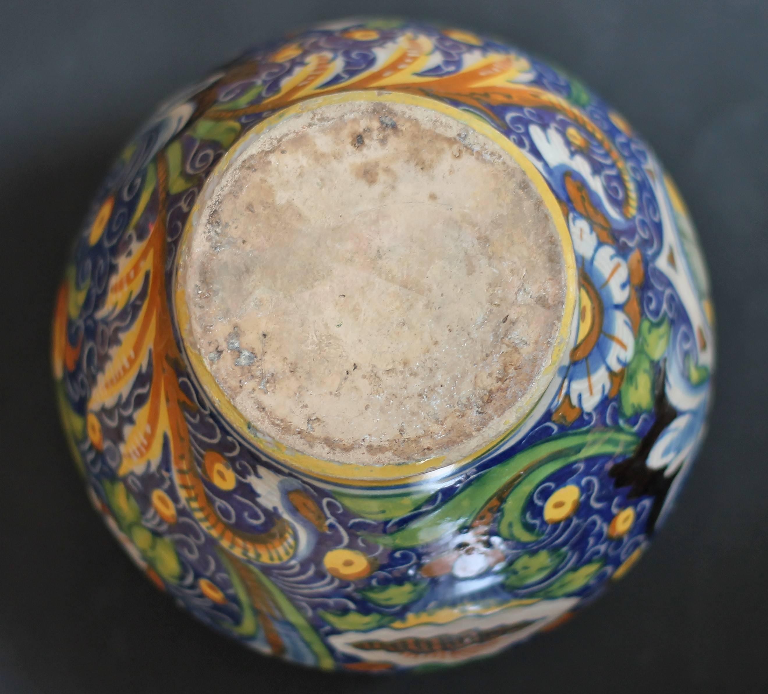 Italy, Venice, 16th Century, Ovoid Vase in Majolica For Sale 1