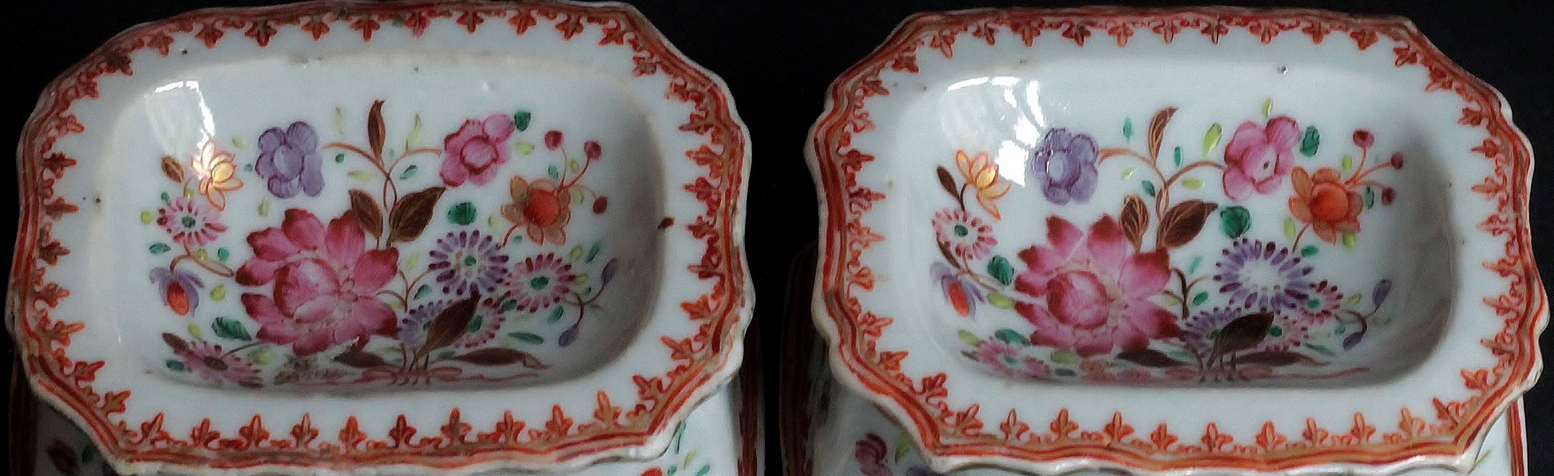 Rococo Pair of Rectangular Salts in Porcelain of China, Qianlong Period, 18th Century For Sale