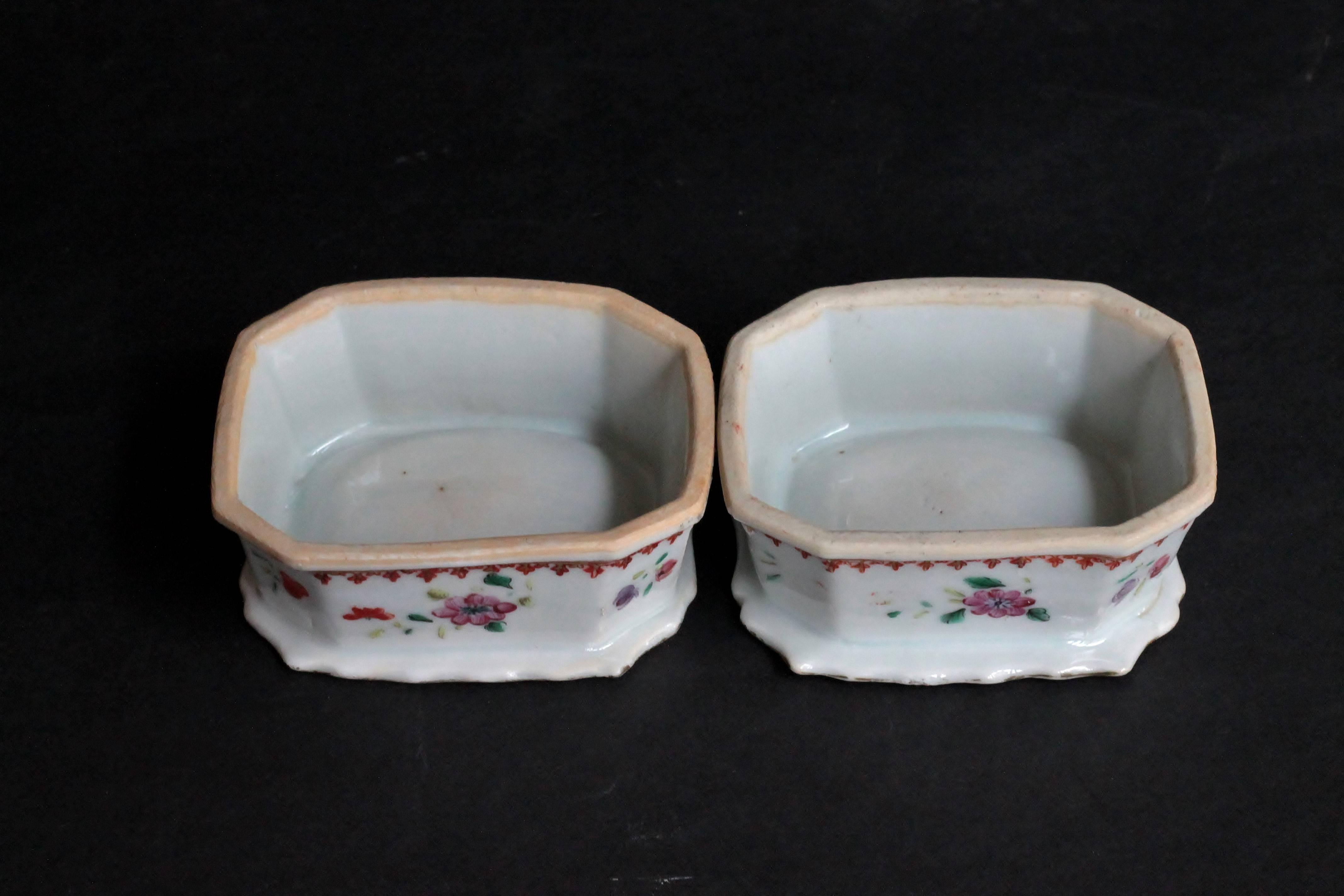 Pair of Rectangular Salts in Porcelain of China, Qianlong Period, 18th Century For Sale 1