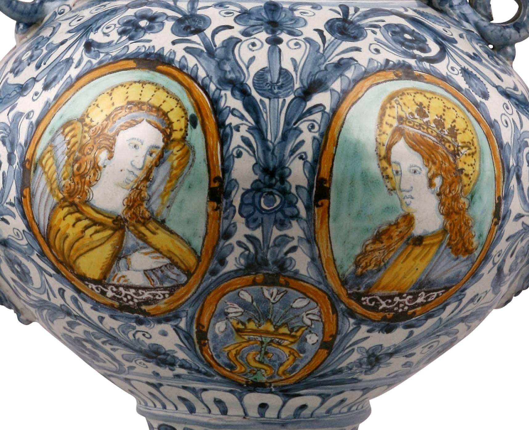 Sienne, Pair of Vases in Faïence Dated 1661, Italy In Excellent Condition For Sale In Paris, FR