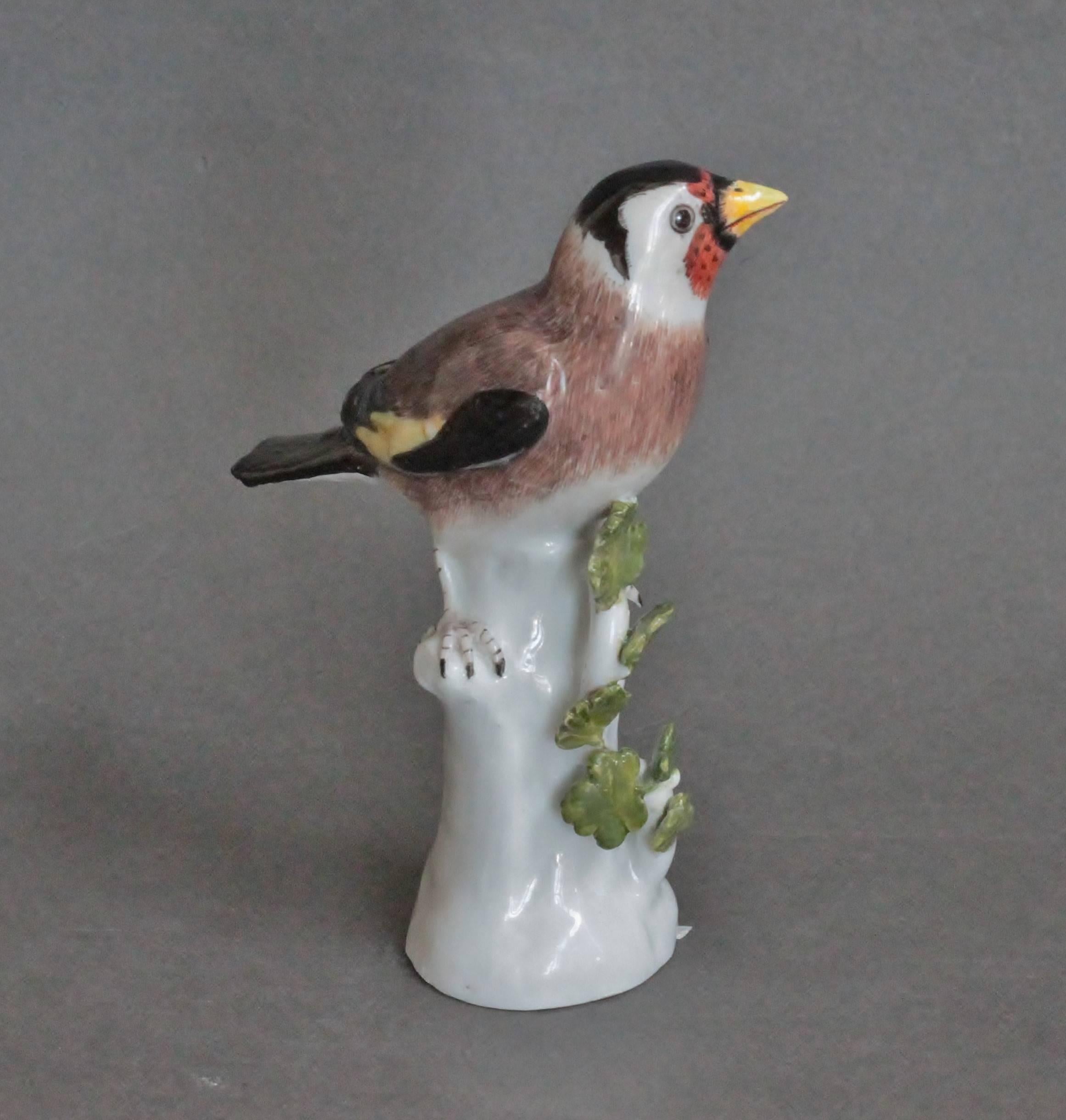 Meissen Model of a Goldfinch, circa 1745 In Excellent Condition For Sale In Paris, FR