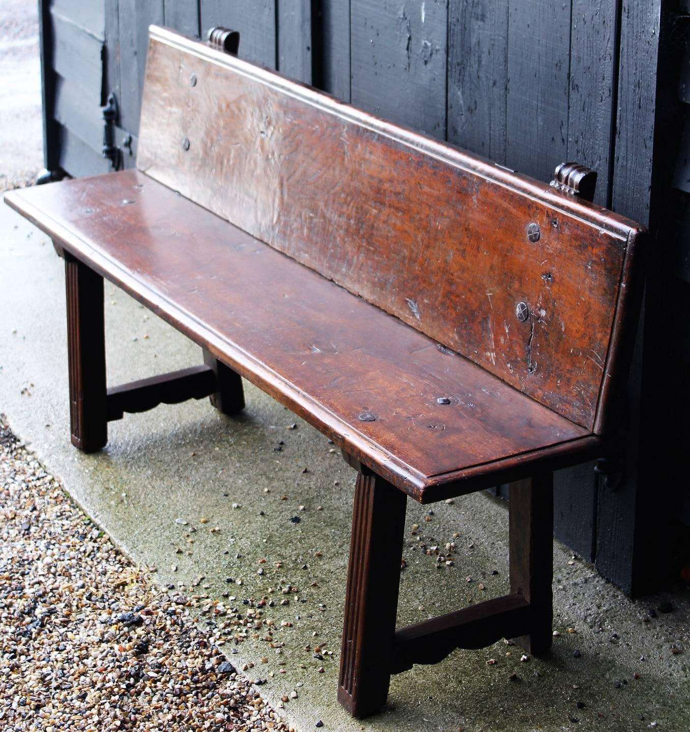 17th Century Italian Hall Bench In Fair Condition For Sale In Brightlingsea, Essex