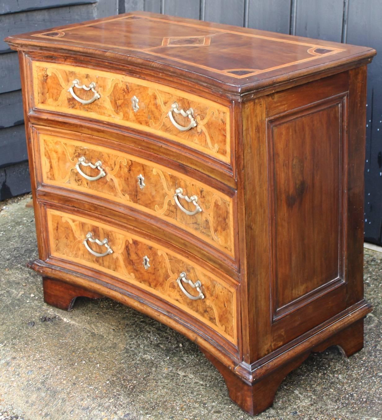 Rare mid-18th century Italian concave fronted commode, Lombardy region, possible made in Brescia, with walnut veneer and marquetry inlay to top and drawers, the inlay possible sycamore, on bracket feet, with original handles and locks.