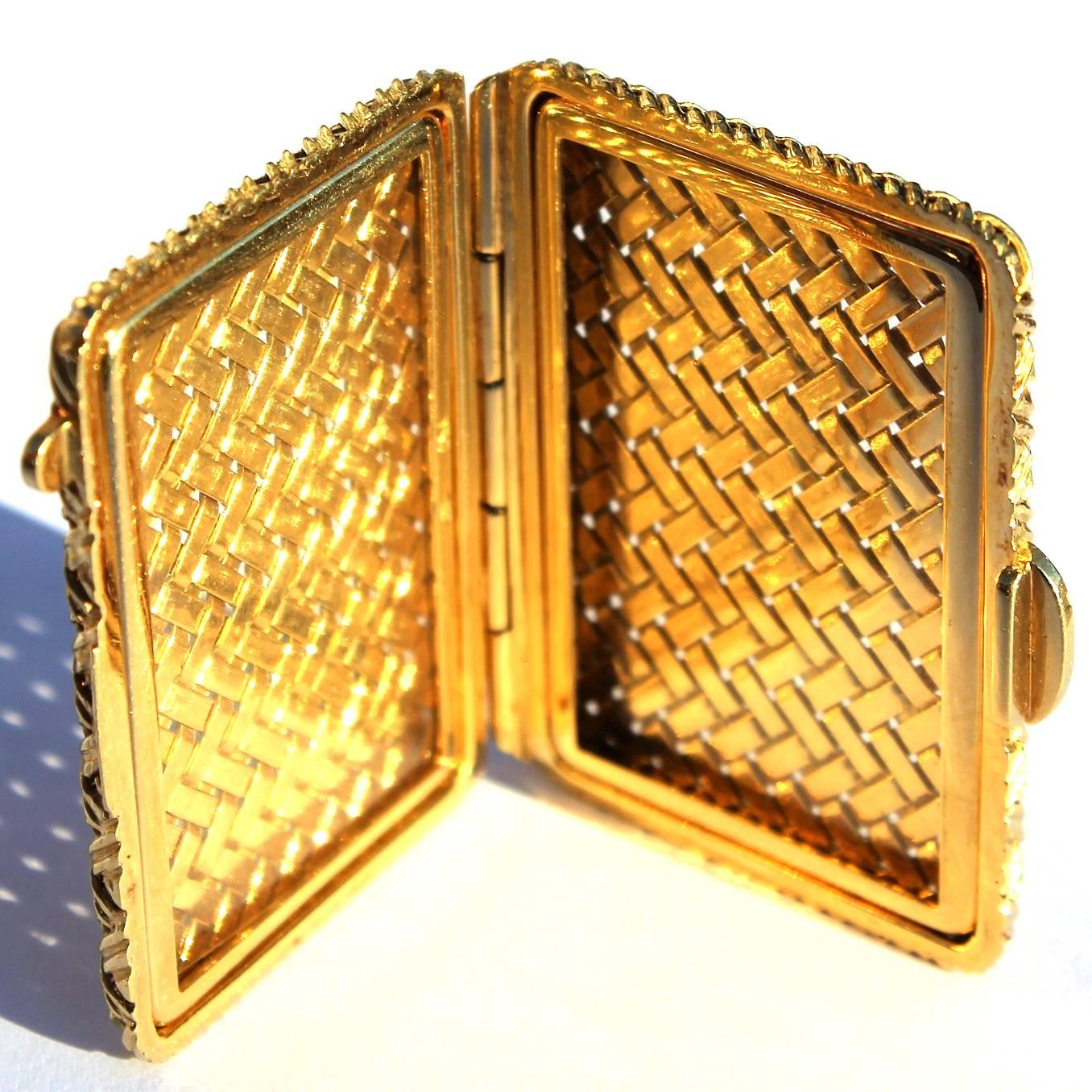 Late 20th Century 18-Carat Gold Passport Photo Double Frame For Sale 4