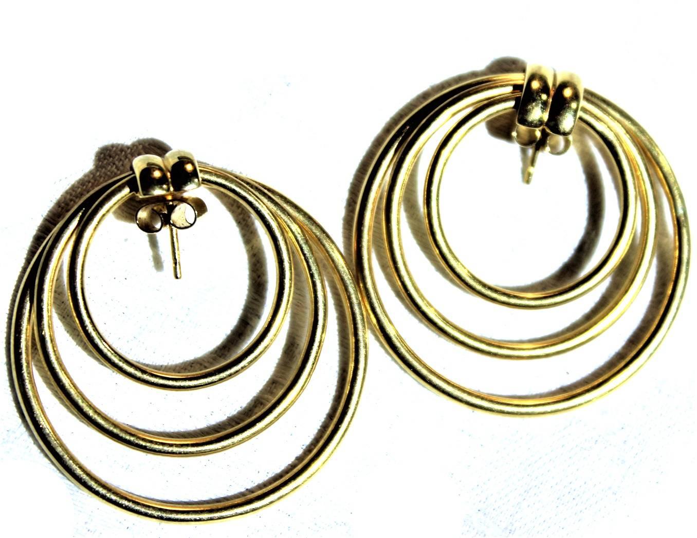 18-Carat Yellow Gold Triple Loop Earrings In Good Condition For Sale In Brightlingsea, Essex