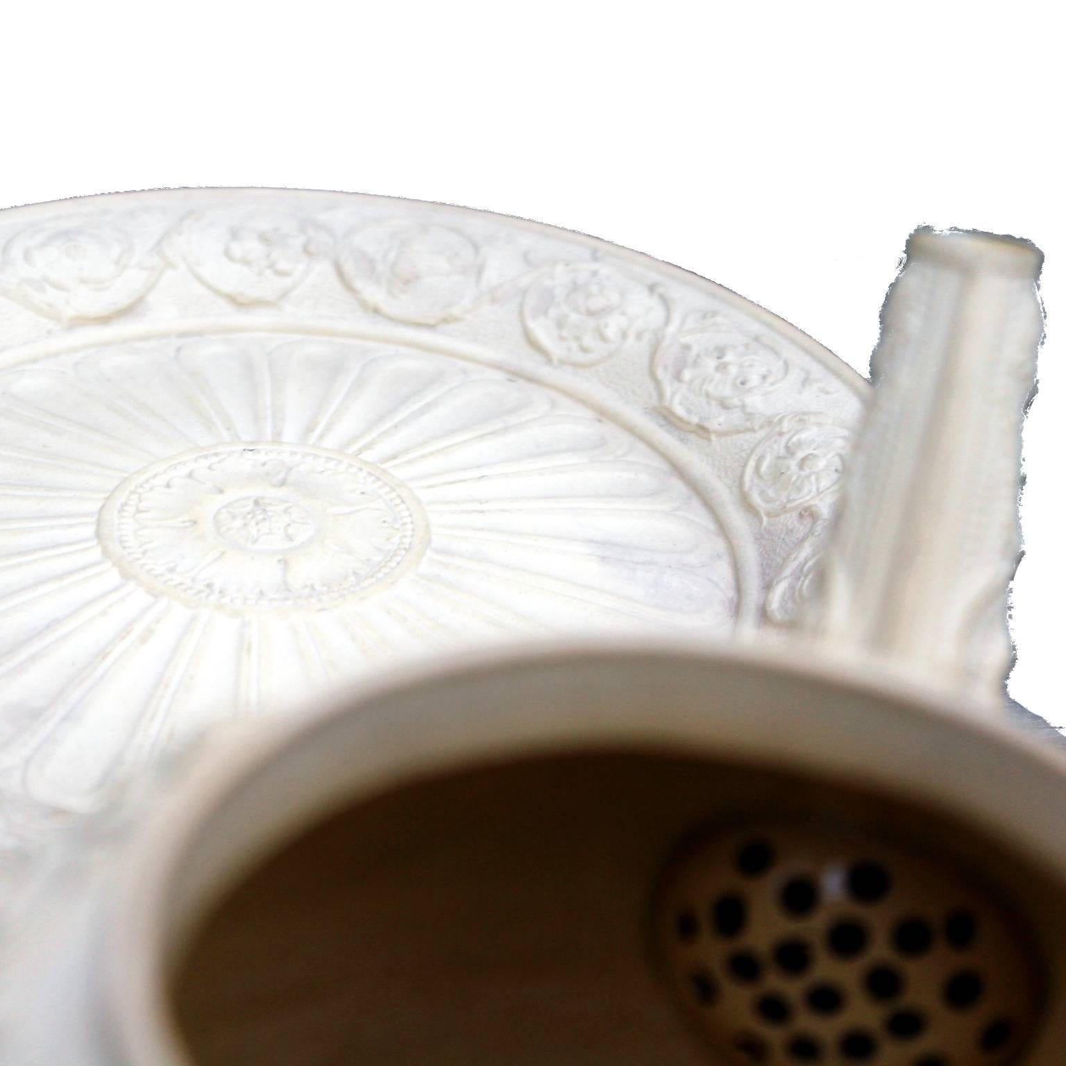 Rare Wedgwood Teapot, Cover and Stand In Good Condition For Sale In Brightlingsea, Essex