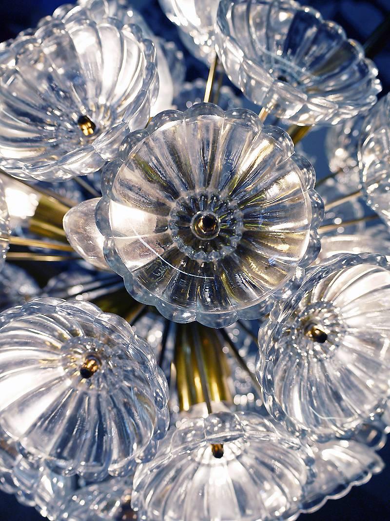1960 Germany VEB Sputnik 'Dandelion' Chandelier Glass Flowers & Brass In Good Condition For Sale In Niederdorfelden, Hessen
