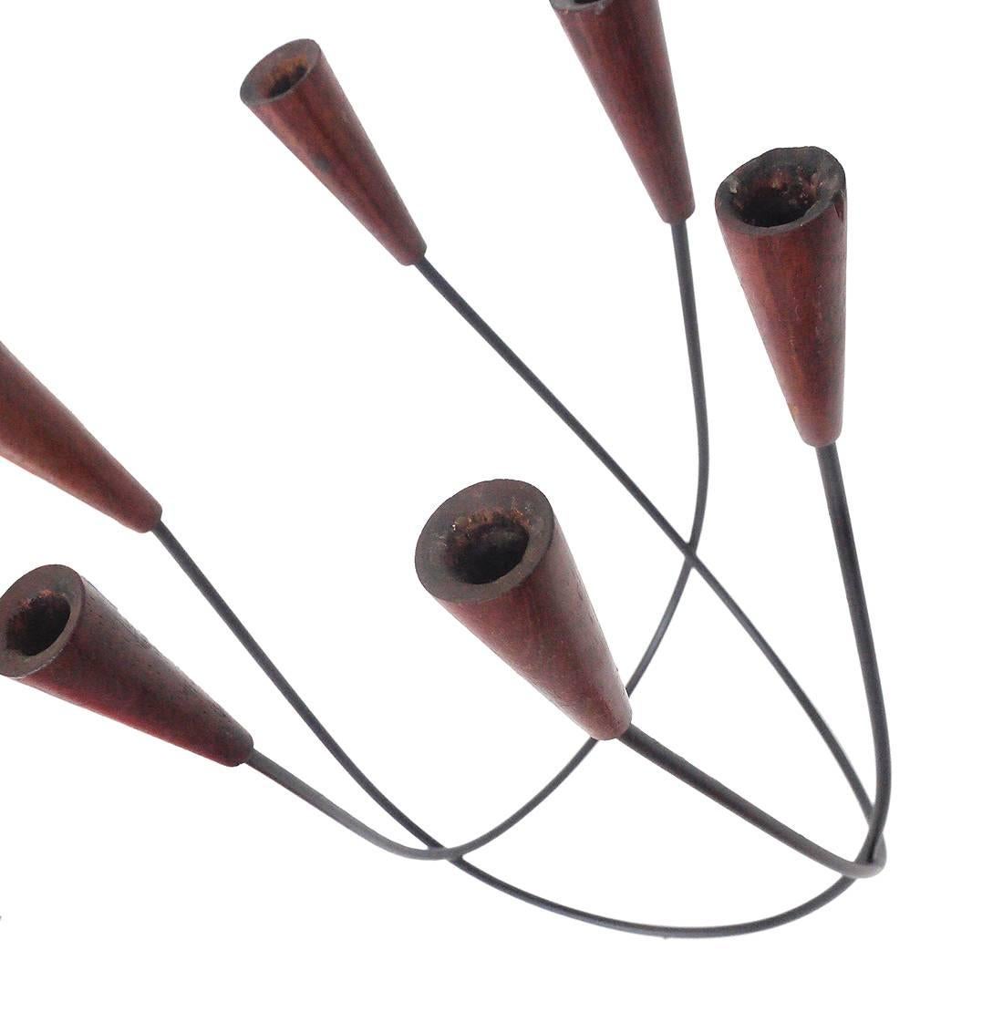 Candelabro escultural de teca con diseño danés de cuerda Danés en venta
