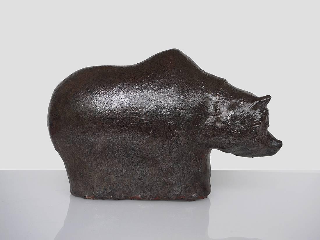 Allemand Grande et belle sculpture d'ours en glaçure texturée signée Rudi Stahl, Allemagne en vente
