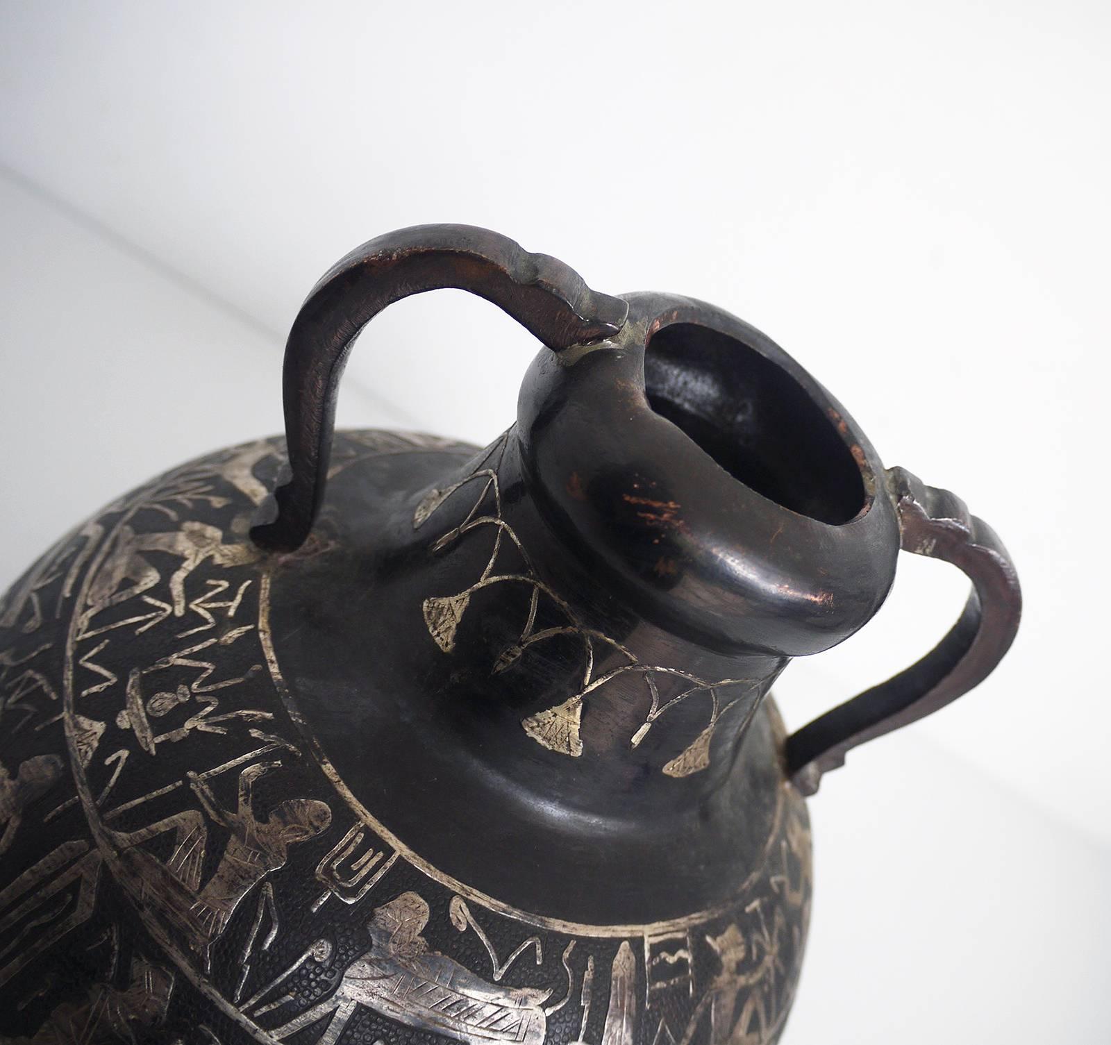Egyptian Patinated Copper Vase with Silver Inlay In Excellent Condition In Niederdorfelden, Hessen